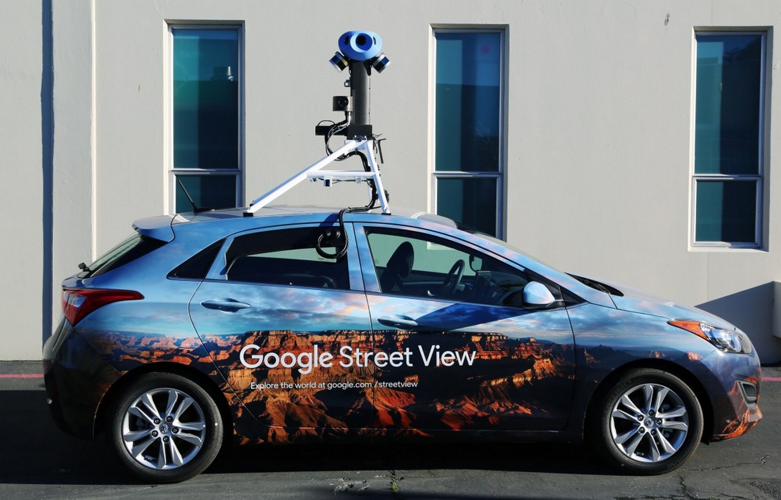Le nouveau dispositif de capture d’images monté sur les voitures de Google Street View comporte huit caméras. © Google, Wired