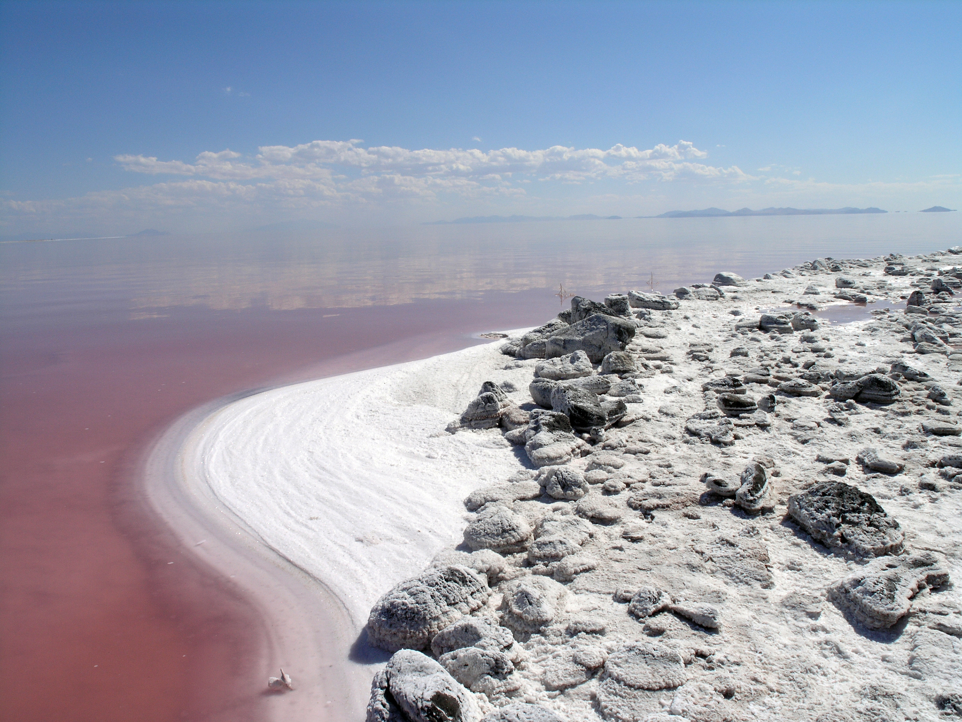 Le Grand Lac Salé d'Utah relâche de la pollution en s'asséchant. © Eric BVD, Adobe Stock