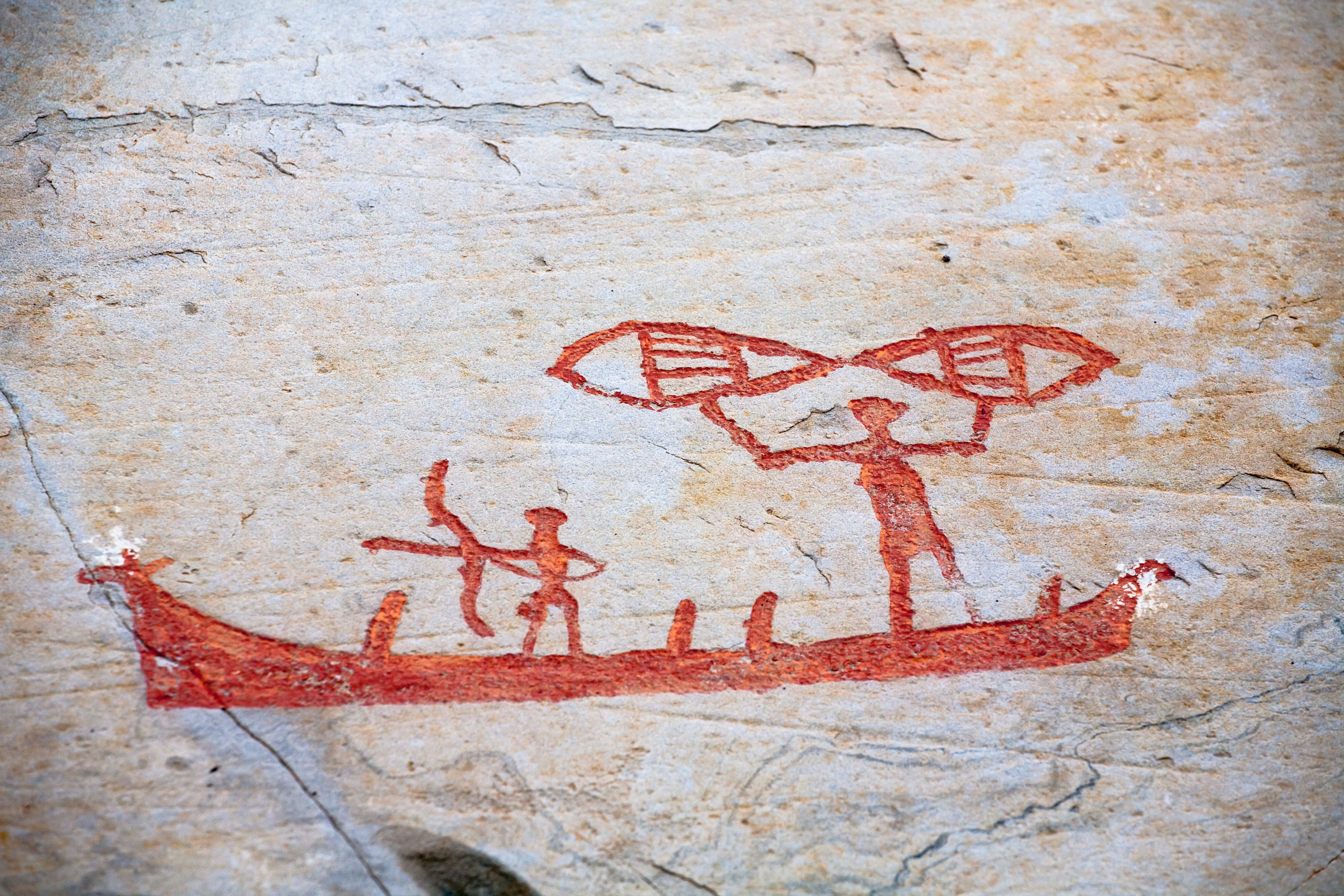 Les pétroglyphes d'Alta en Norvège révèlent des gravures d'embarcations. Elles ont été réalisées il y a 6 000 ans, mais la navigation serait bien plus ancienne que cela. © Oleg Kozlov, Adobe Stock