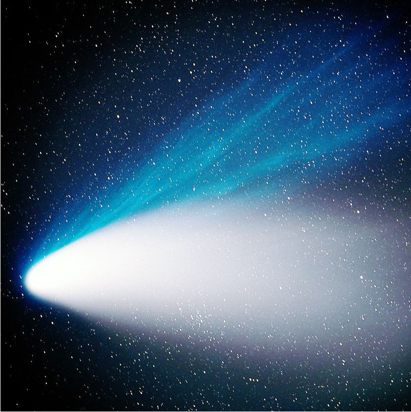 Il y a 18 ans, presque jour pour jour (22 mars 1997), la comète C/1995 O1 (Hale-Bopp) atteignait sa plus petite distance avec la Terre : 1,3 UA. Son périhélie était, le 1er avril 1997, à 0,9 UA. Nous ne pourrons la revoir que dans 2.519 ans. © Herman Mikuz, B. Kambic (Crni Vhr Observatory, Slovénie)