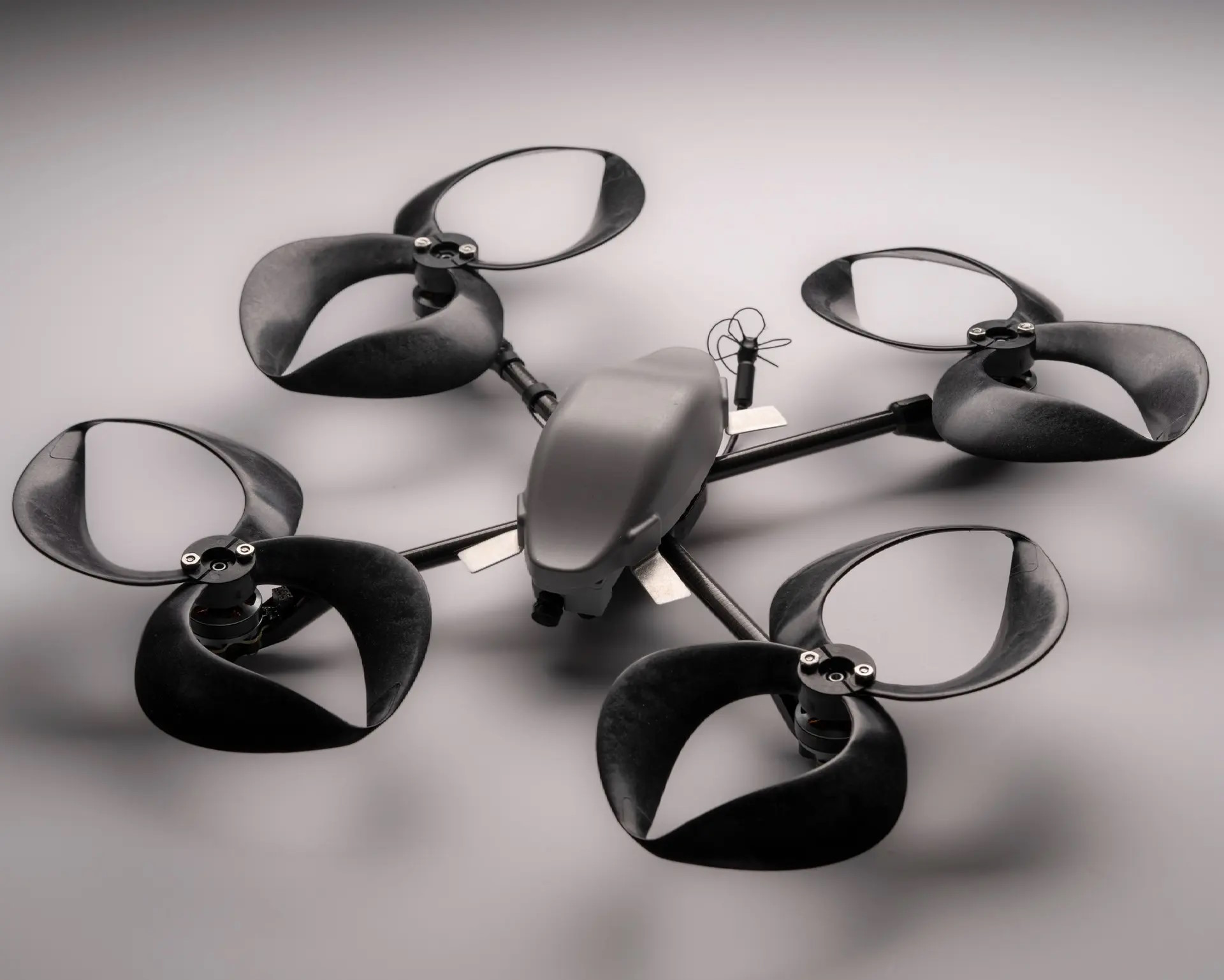 Ces hélices toroïdales réduisent significativement le bruit des drones quadricoptères. © MIT