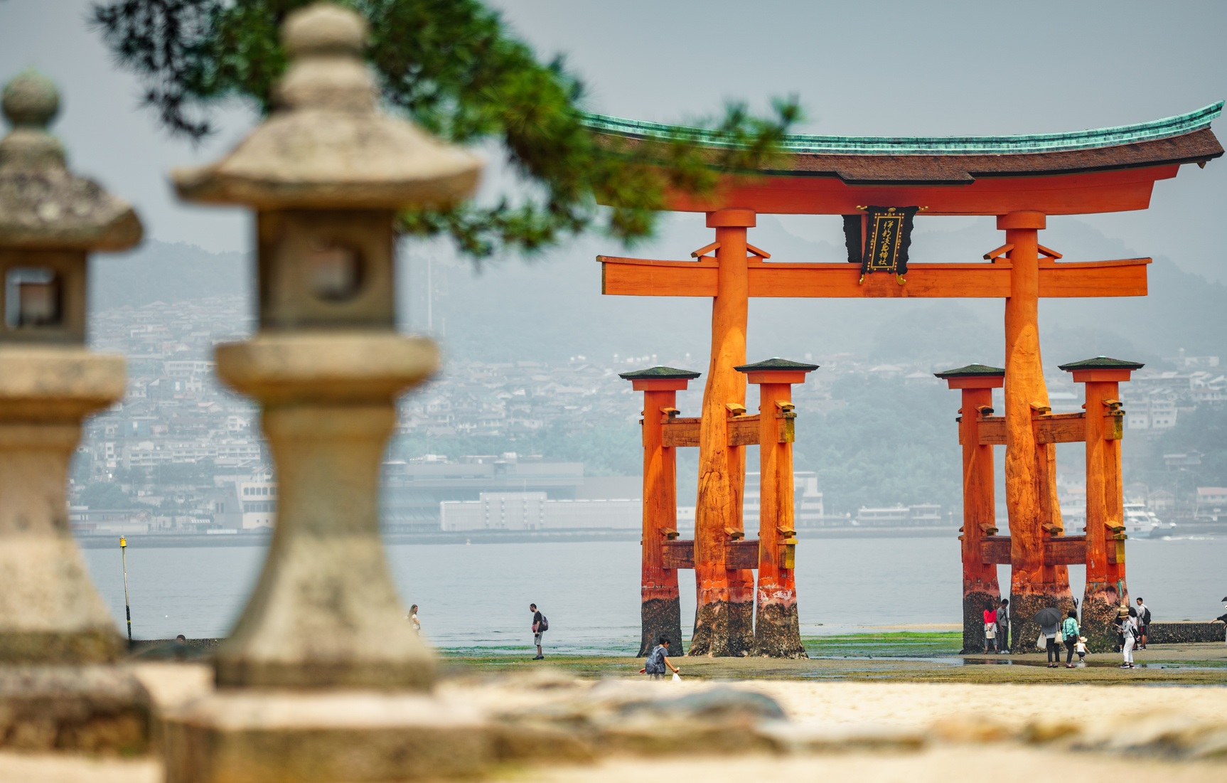 Le sanctuaire d’Itsukushima se trouve dans la baie d’Hiroshima. © F.C.G., Fotolia
