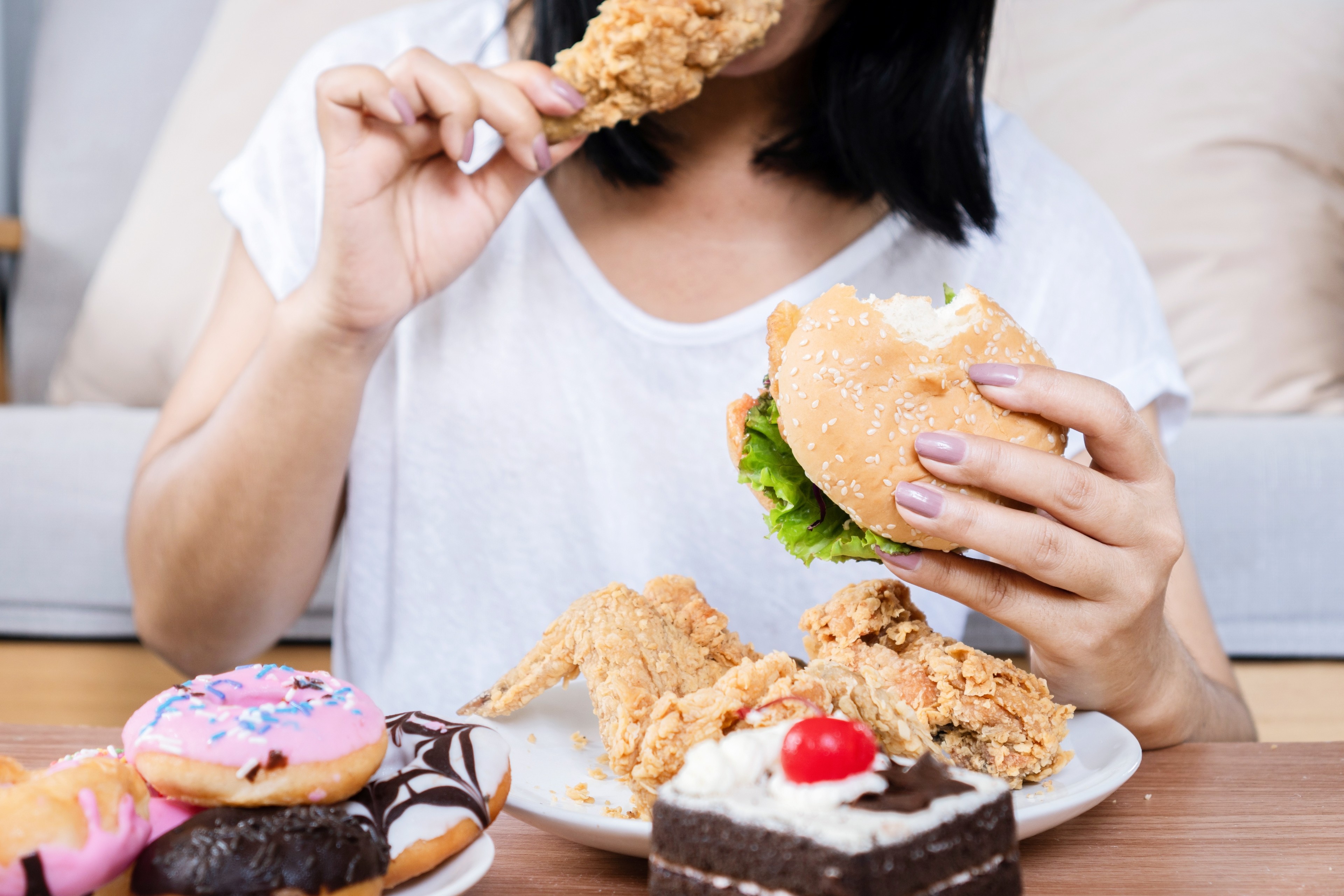 L'hyperphagie est un trouble du comportement alimentaire qui pousse les personnes à consommer de grandes quantités d'aliments. © doucefleur, Adobe Stock