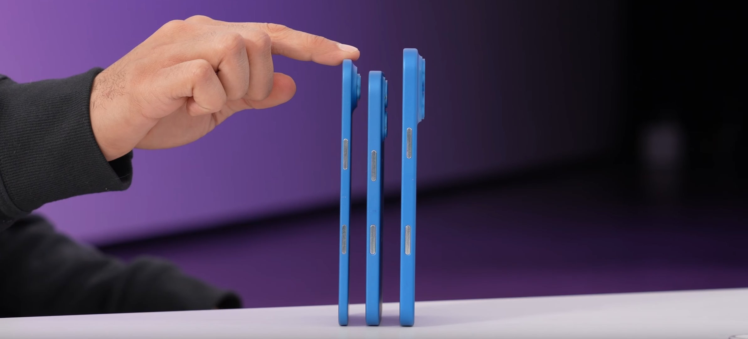 De gauche à droite, les maquettes de l’iPhone 17 Air, l’iPhone 17 et l’iPhone 17 Pro Max. © Unbox Therapy