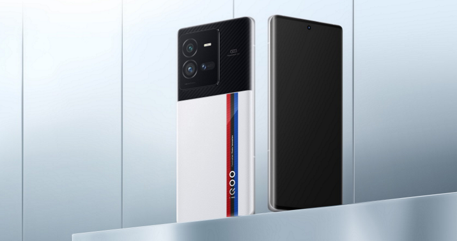 Inconnue en France, iQOO propose un mobile haut de gamme dont la batterie peut être rechargée complétement en dix minutes. © Vivo