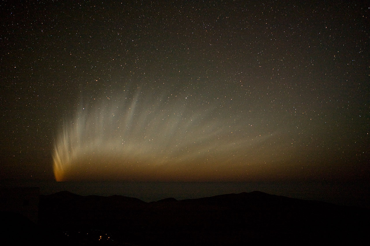 Une comète à la queue en virgule © ESO/H.H.Heyer