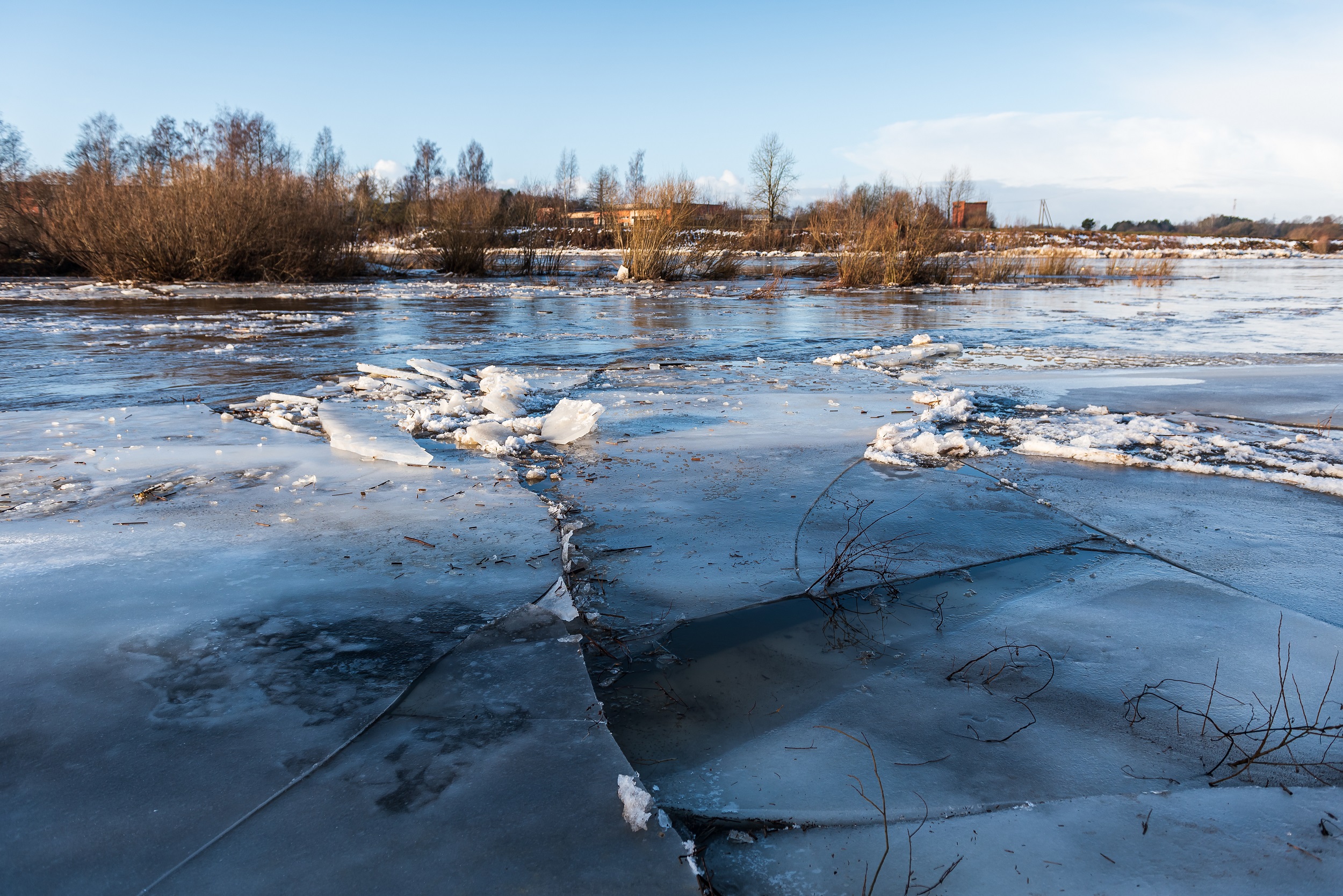 Les zones faiblement inondées risquent de geler avec l'arrivée d'un froid polaire. © Bargais, Adobe Stock