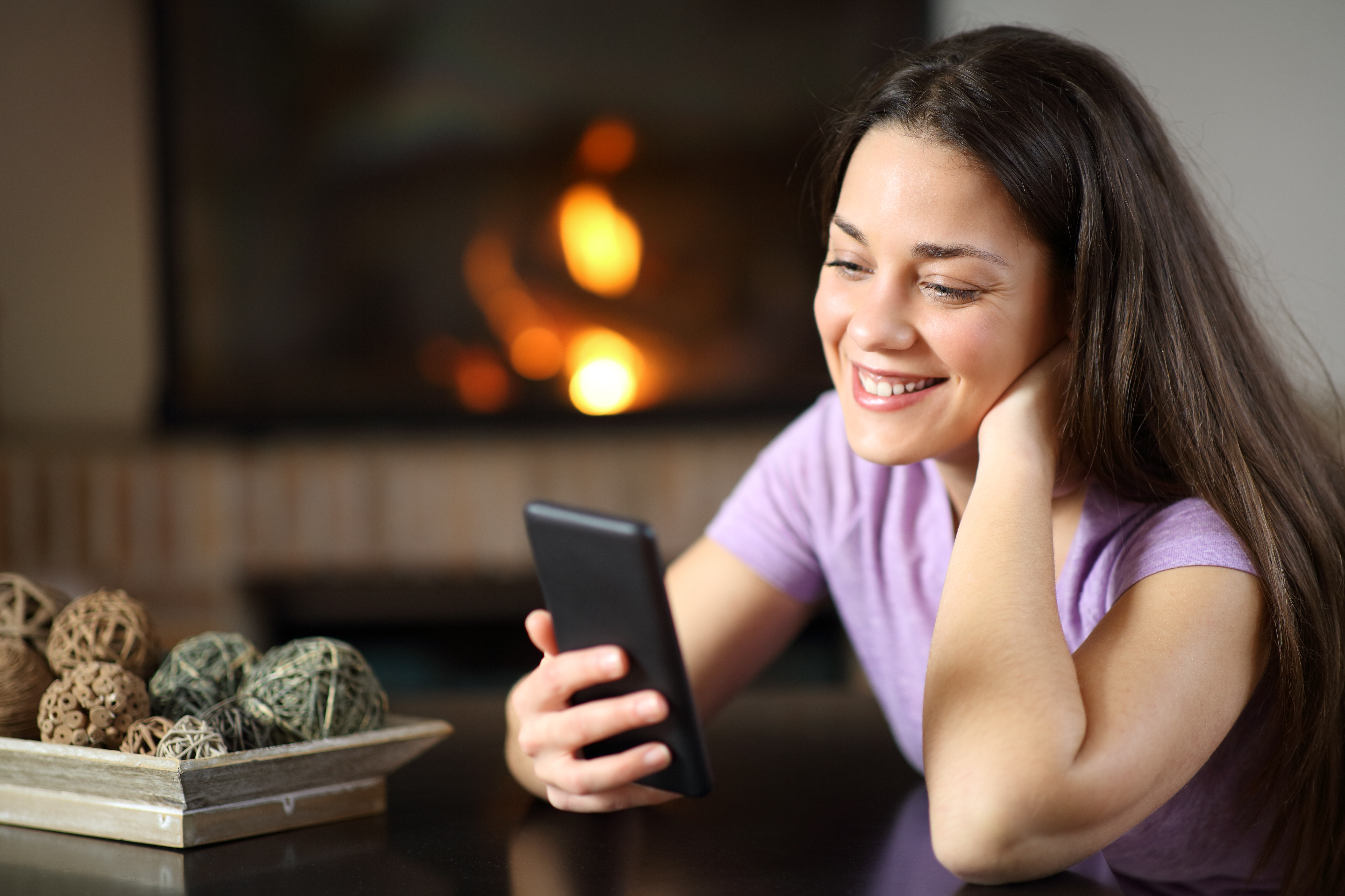 Un insert à bois est un appareil encastrable conçu pour s’installer directement dans une cheminée existante © Antonioguillem, Adobe Stock