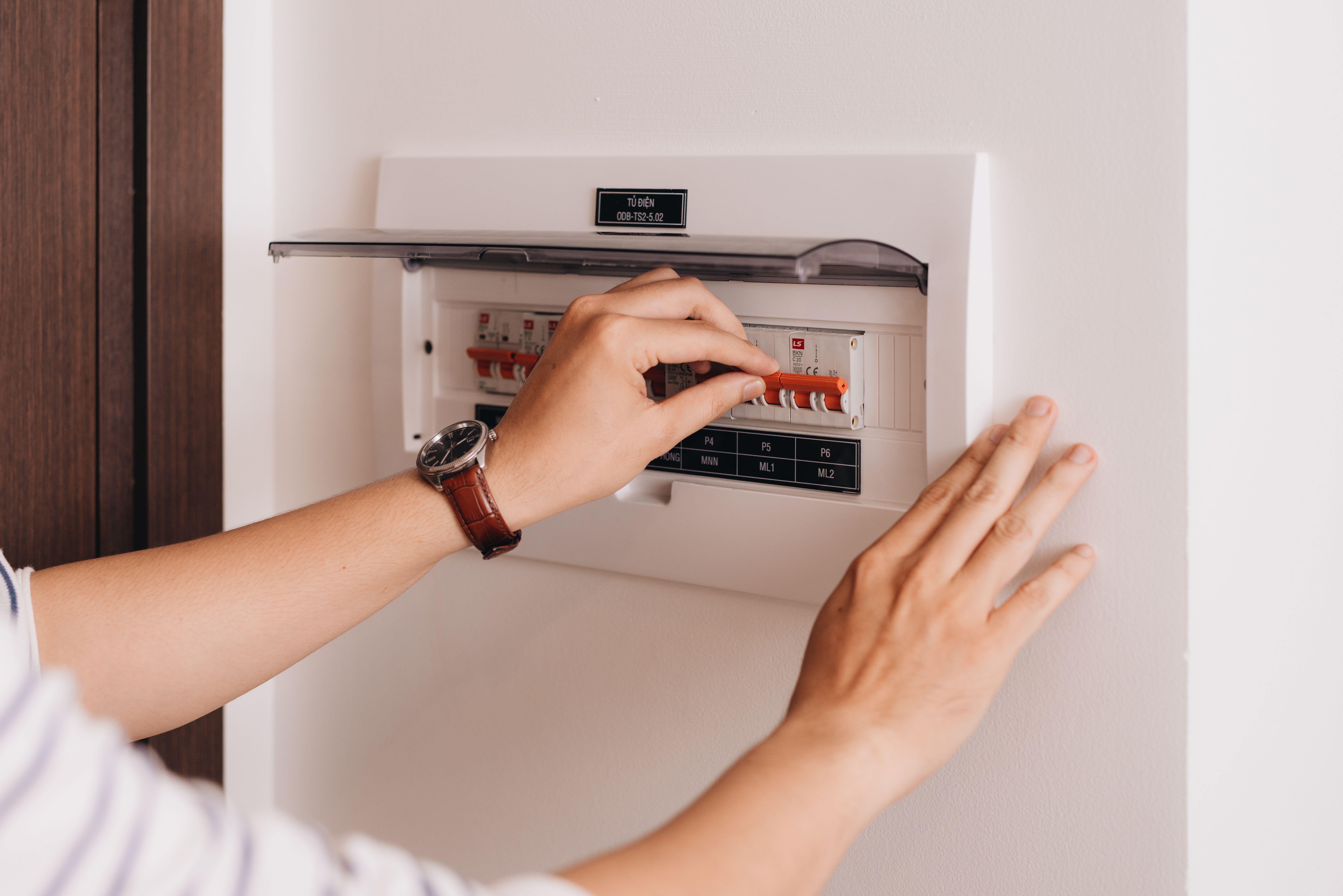 Le tableau électrique garantit la sécurité de la maison. © Makistock, Adobe Stock