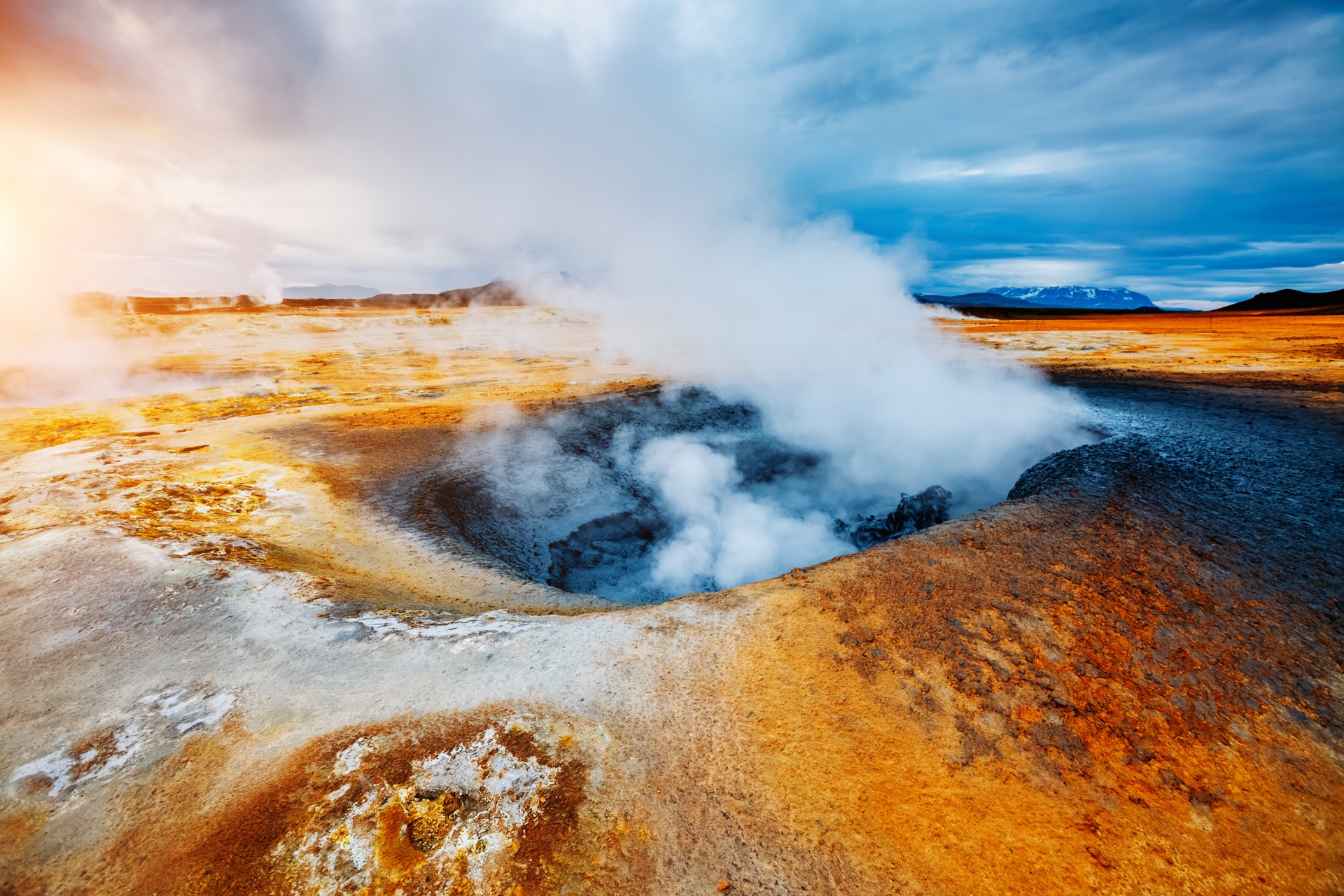 D'ici quelques années, l'Islande devrait entamer le forage à travers la chambre magmatique du volcan Krafla. © Leonid Tit, Adobe Stock