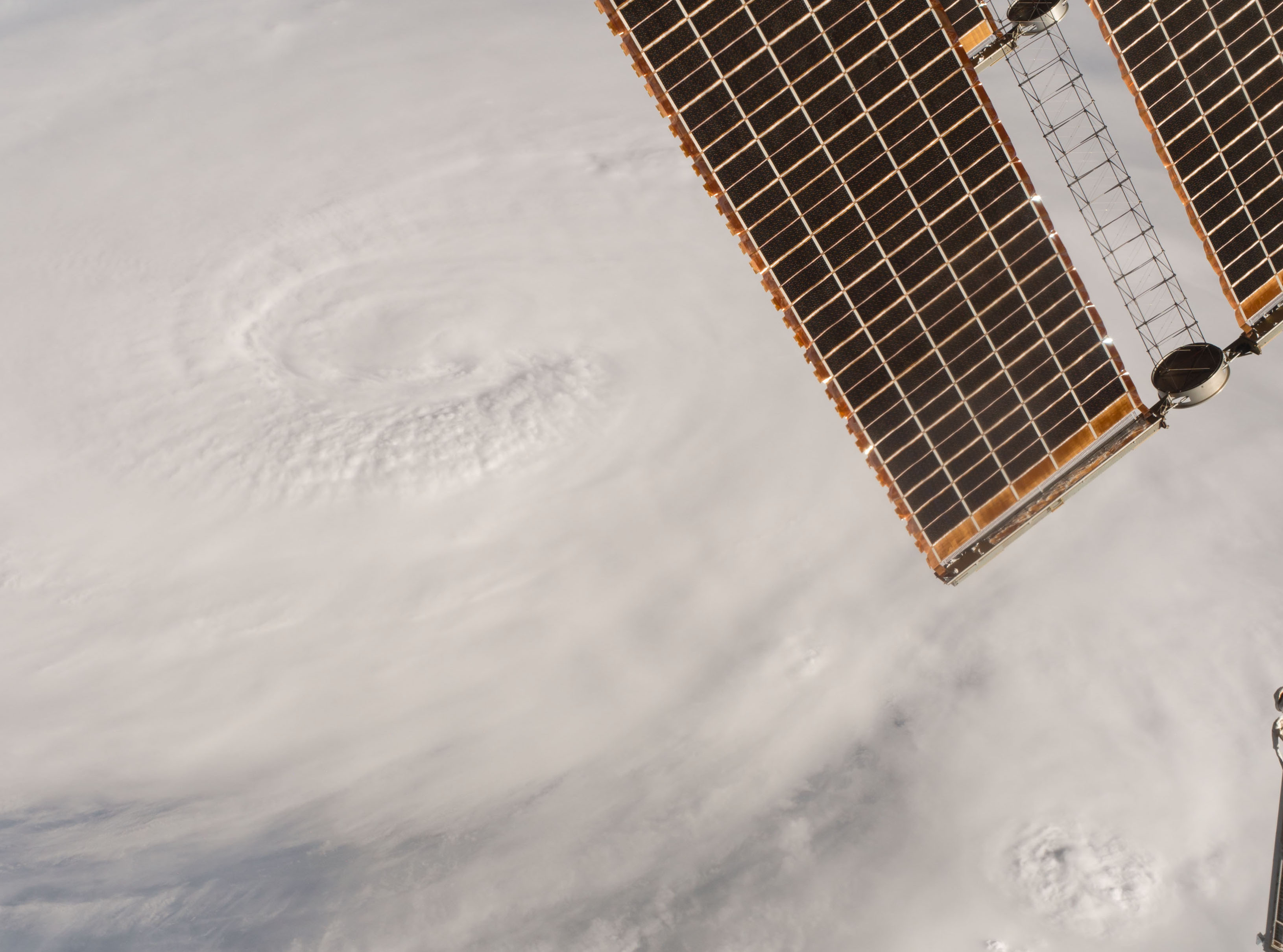 Image prise par Kate Rubins, à bord de la Station spatiale internationale, le 4 octobre alors que l’ouragan Matthew frappait Haïti. © Nasa