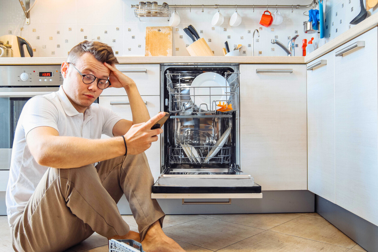 Le séchage des boîtes en plastique pose problème pour le lave-vaisselle. © SaevichMikalai, iStock