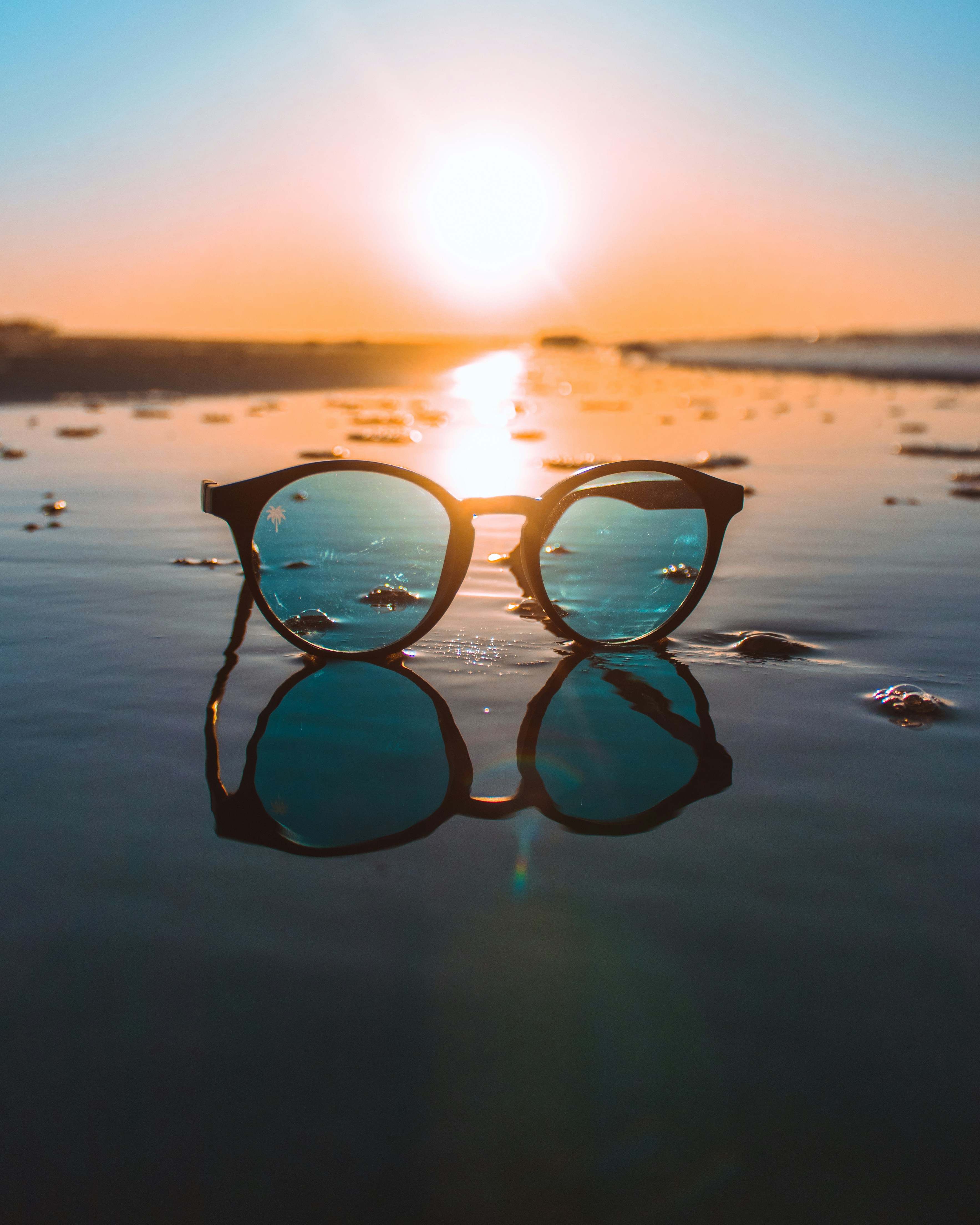 Les lunettes de soleil se réinventent avec des matériaux respectueux de l'environnement. © Daniel Lincoln, Unsplash