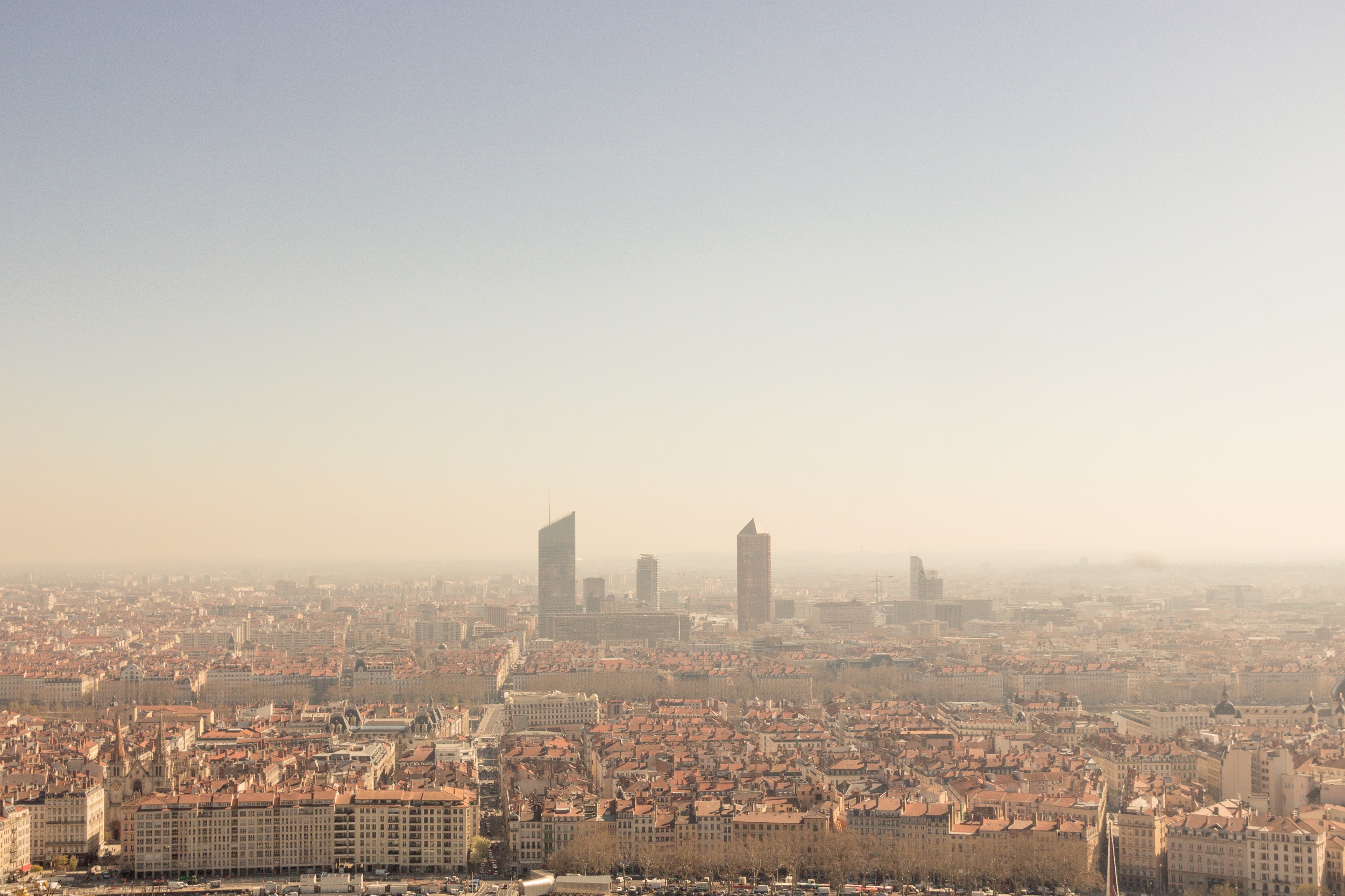 La canicule, qui a été intense à Lyon, a été 1 à 4 °C plus chaude à cause du réchauffement climatique. © jef 77, Adobe Stock