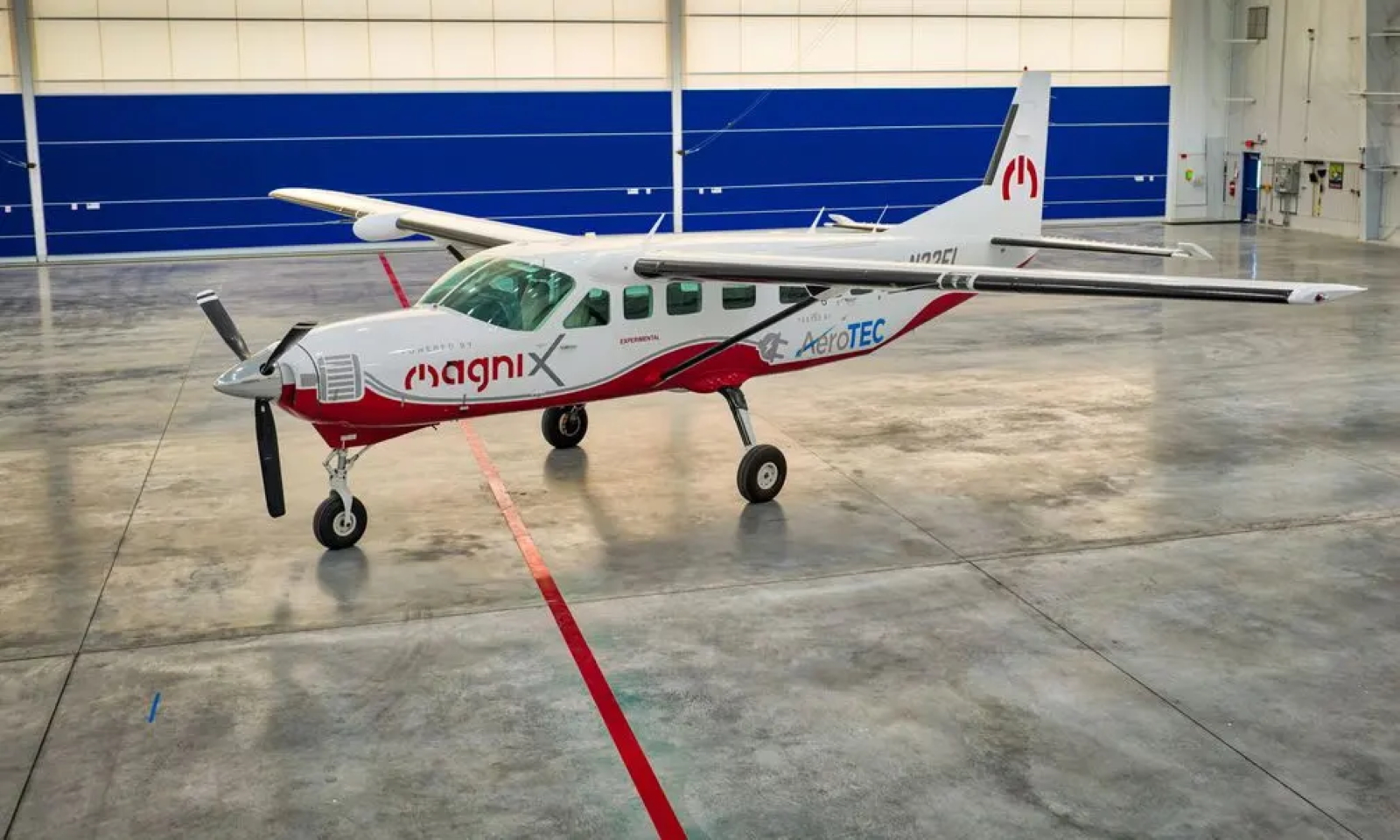 Avec son moteur de 750 chevaux alimenté par sa batterie, le Cessna Caravan aura une autonomie limitée à 160 Km. © Magnix