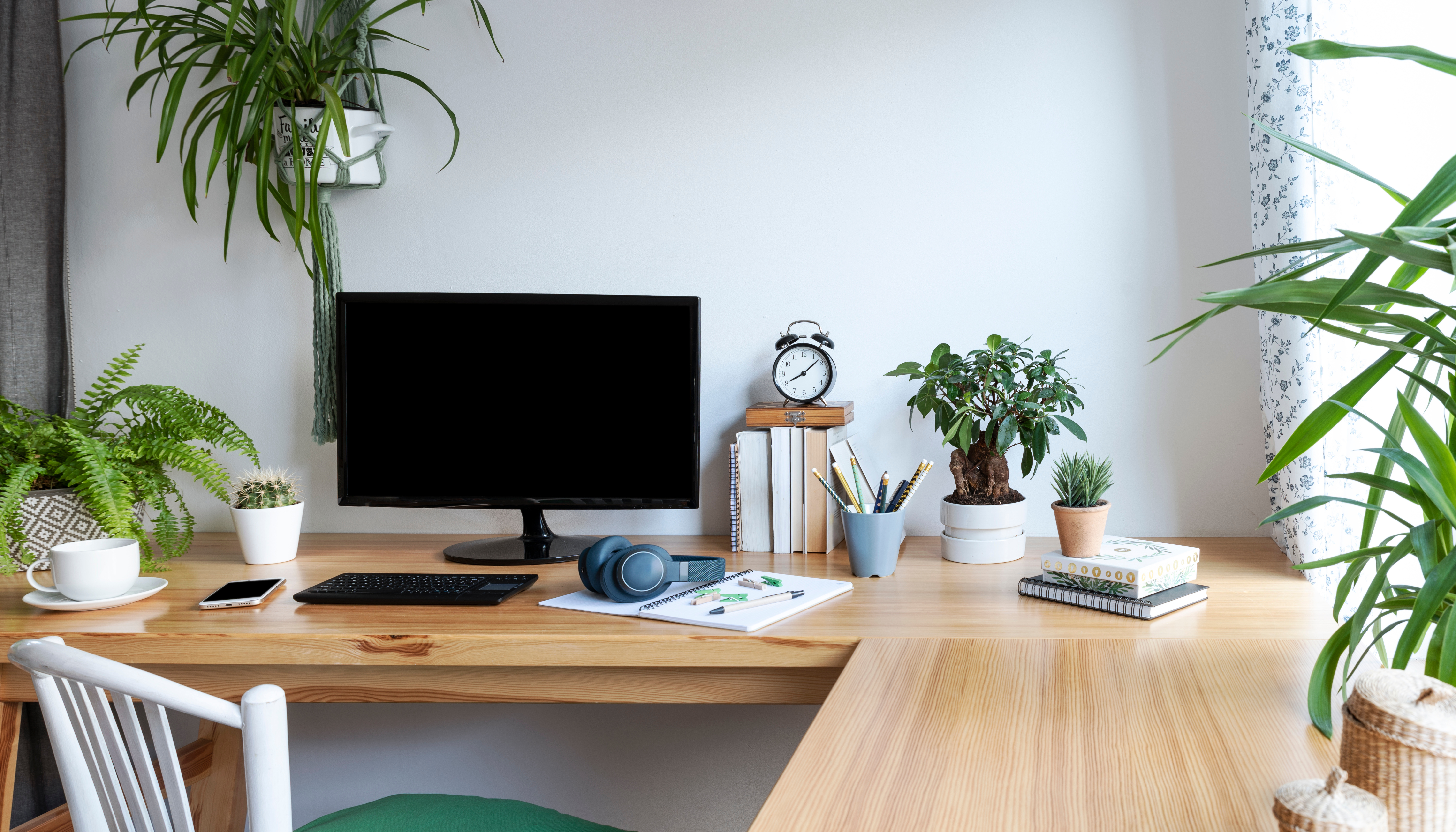 Choisir un PC de bureau reconditionné permet de bénéficier d’une machine performante à un prix réduit, tout en contribuant à la réduction des déchets électroniques. © photosbysabkapl, Adobe Stock