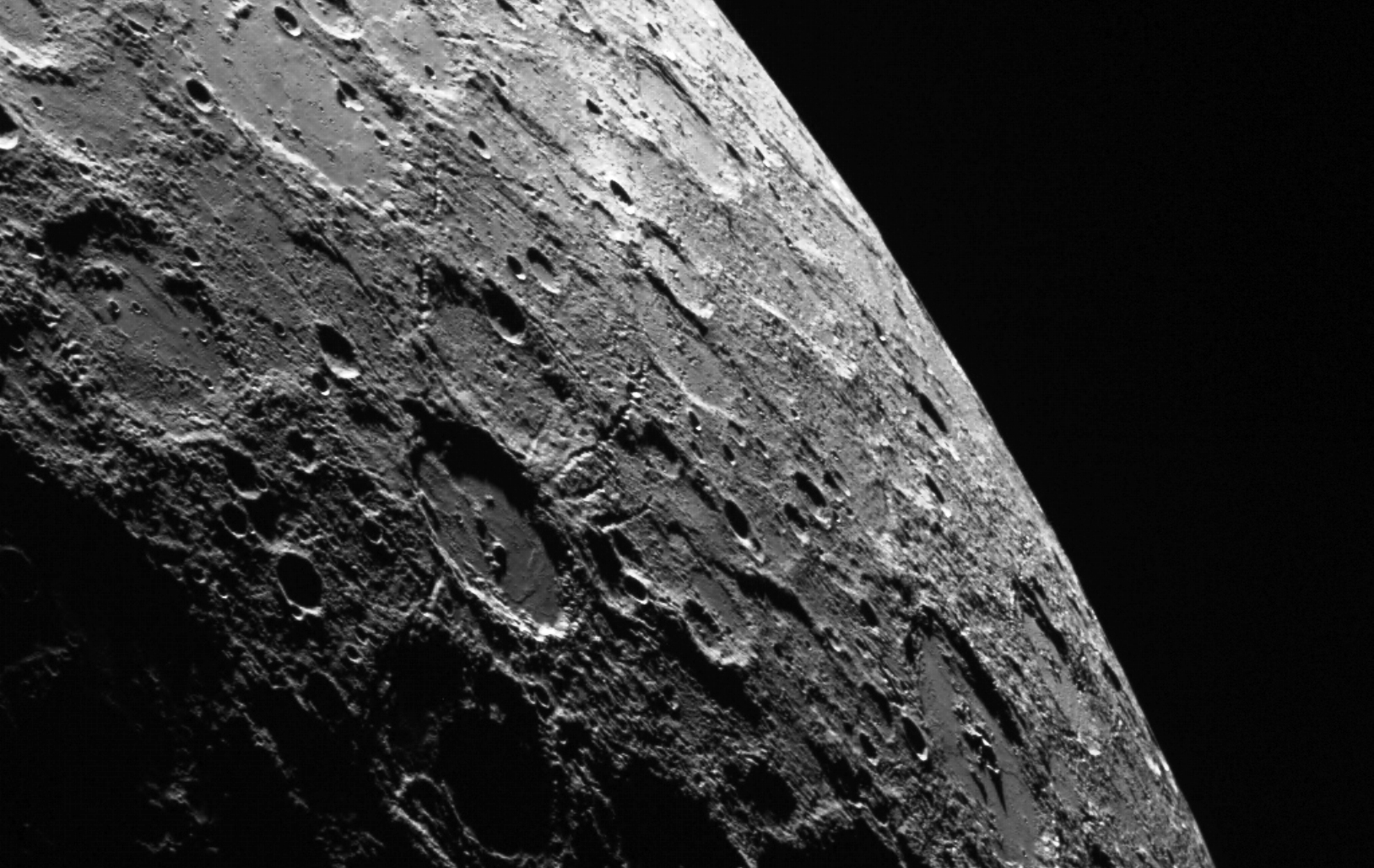 La surface de Mercure, telle qu'elle a été capturée ici en 2013 par le vaisseau spatial Messenger, est parsemée de cratères formés à partir de millions d'années d'impacts de météorites. © Nasa/Johns Hopkins APL/Carnegie Institution of Washington