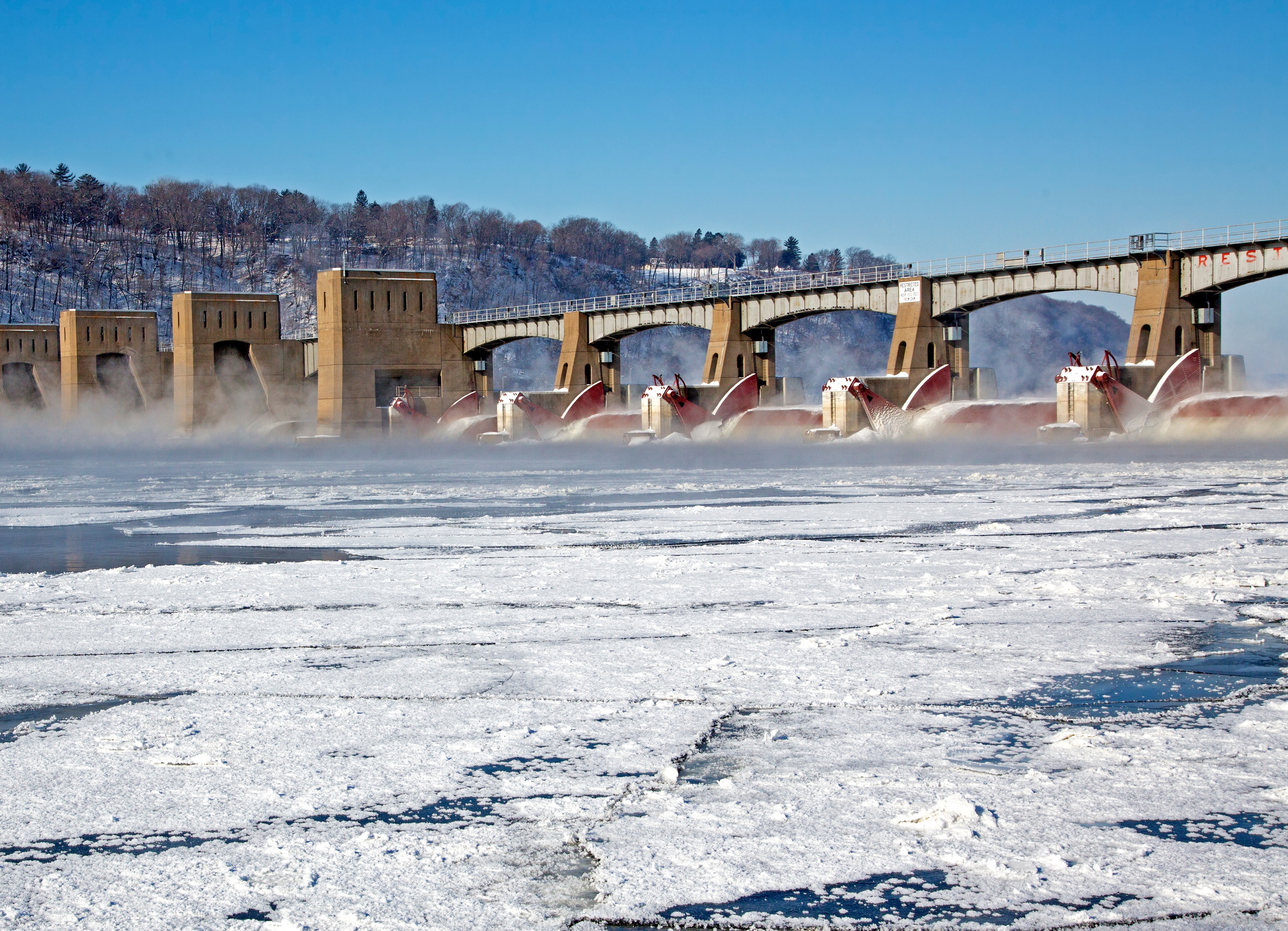 Le fleuve Mississippi en partie gelé. © geraldmarella, Adobe Stock