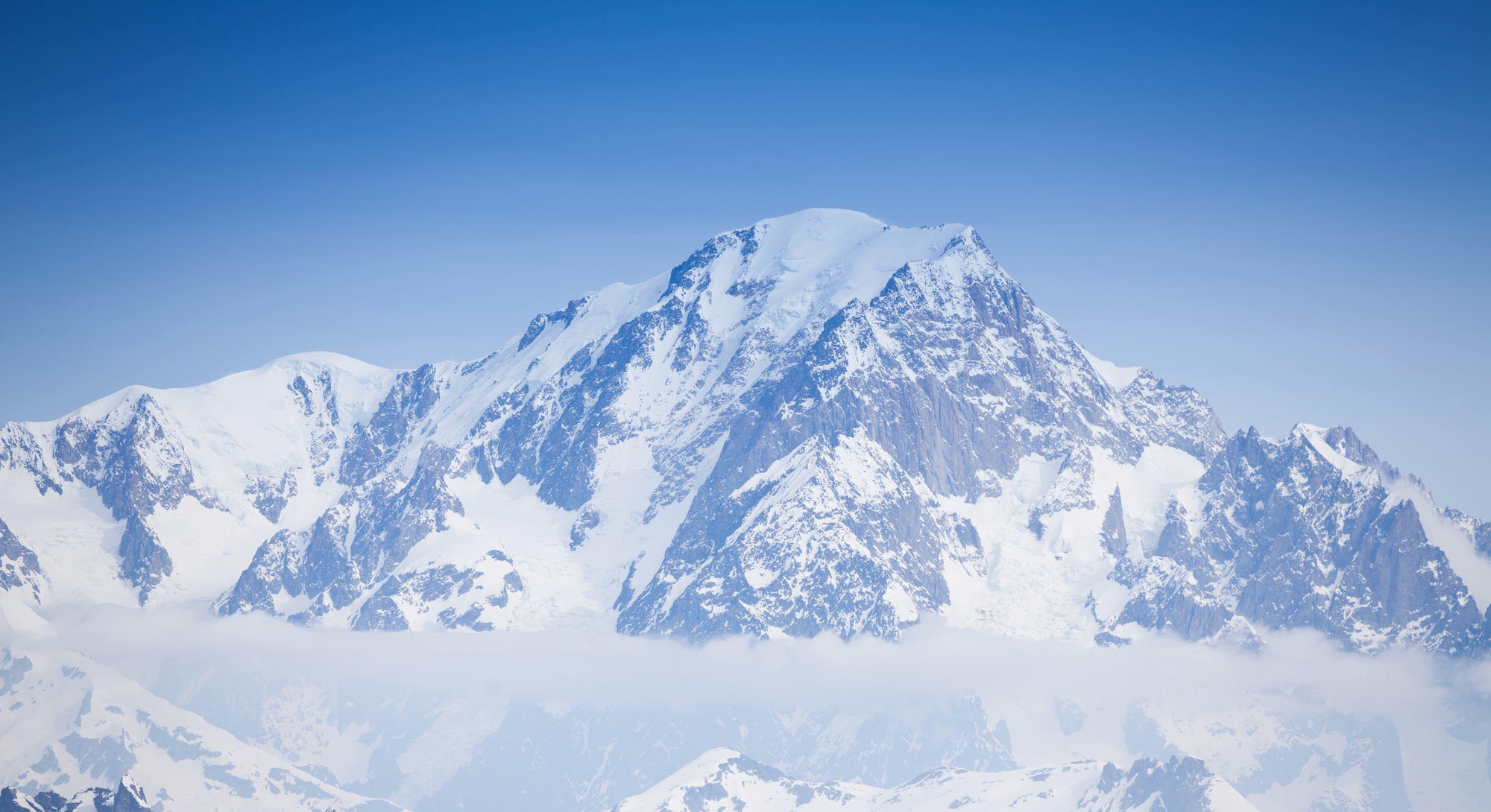 Selon les derniers relevés, le mont Blanc mesure désormais 4 805,59 mètres. © Sergey Novikov, Adobe Stock