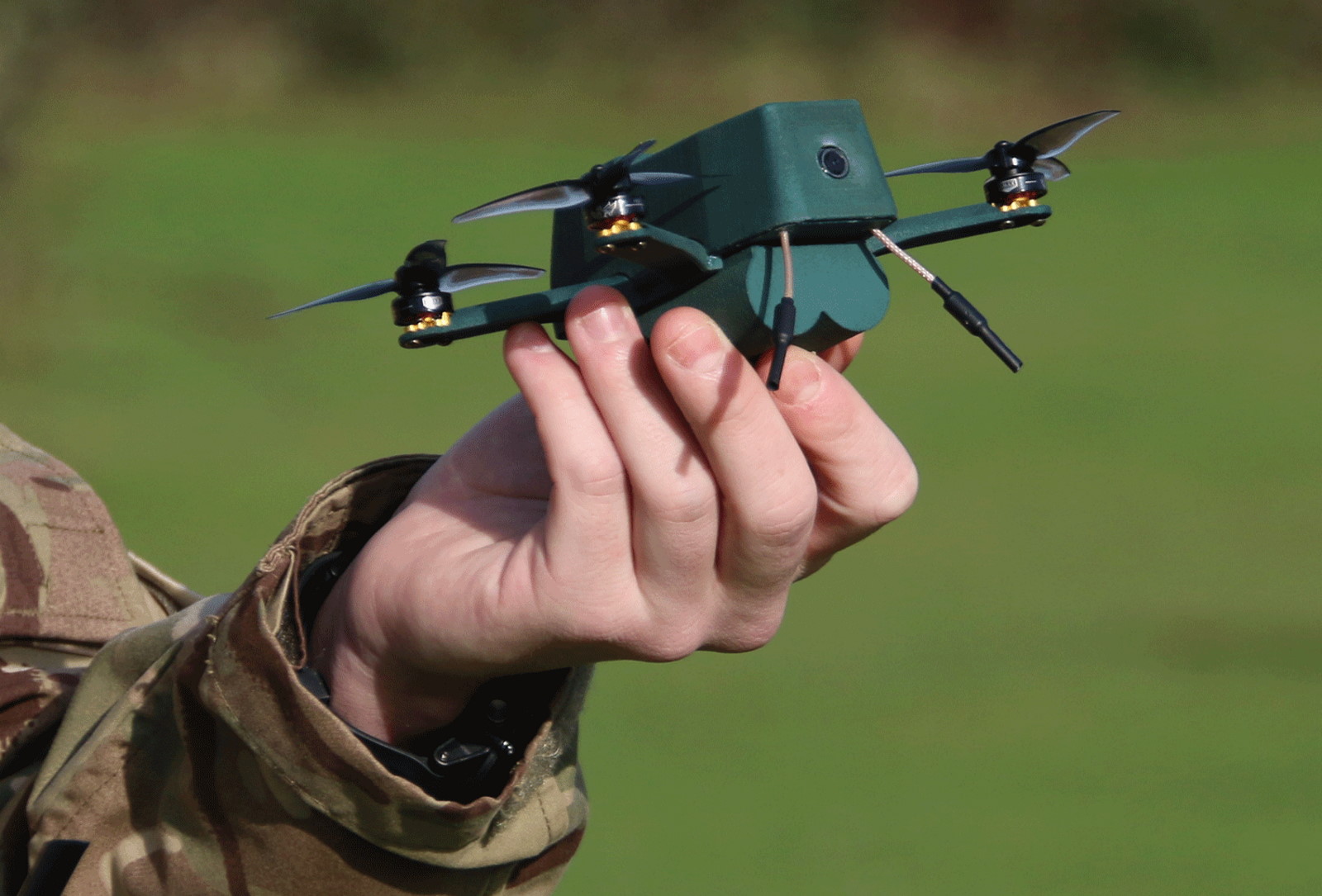 L’armée britannique a reçu 30 exemplaires du nanodrone Bug dont la&nbsp;portée est de 2 kilomètres © UAVTEK