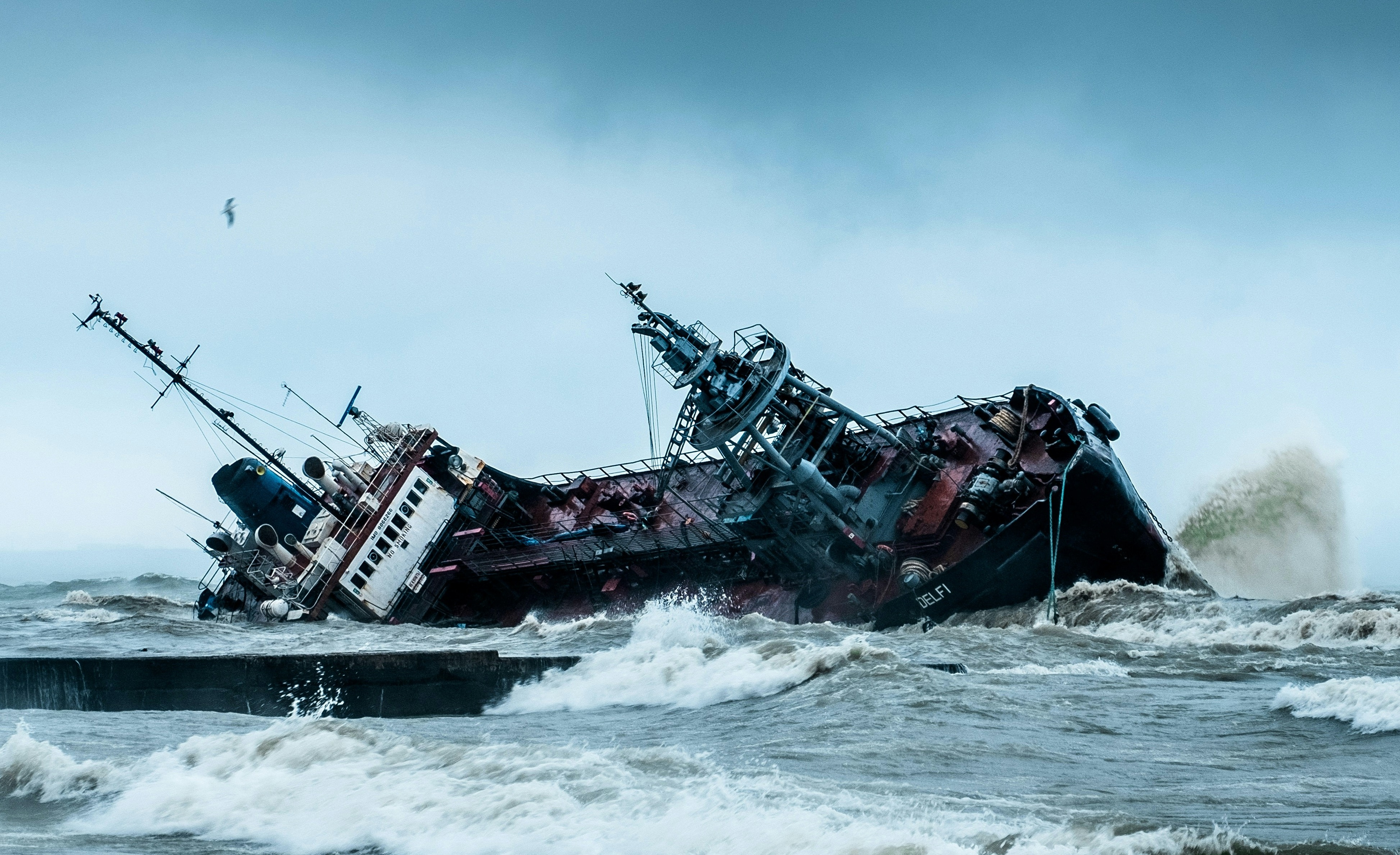 Le naufrage d'un navire non identifié ravage l'archipel de Trinité-et-Tobago. © Yevhen Buzuk, Unsplash