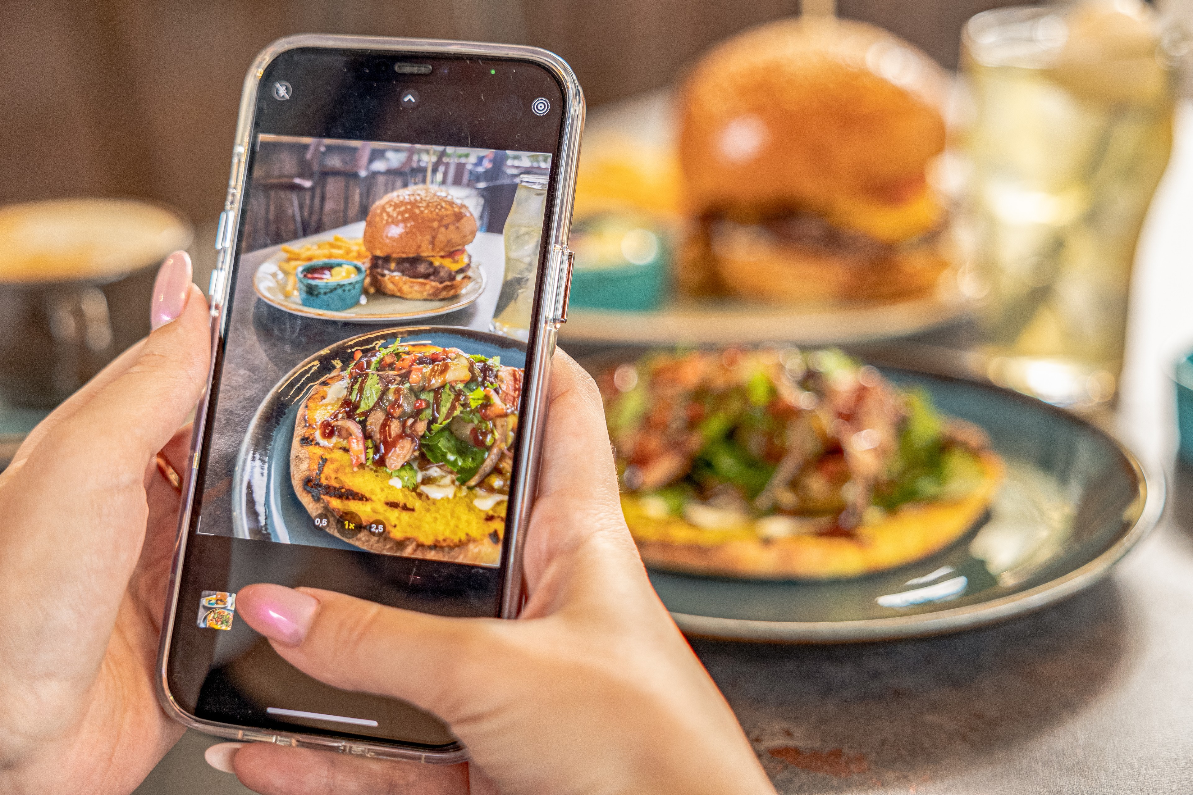 Regarder des images d'aliments sur Internet suffit-il à contrôler l'appétit et la consommation ? © oatawa, Adobe Stock