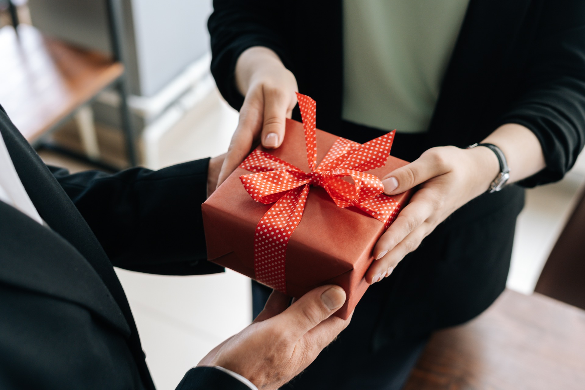4 raisons d'offrir des cadeaux personnalisés à ses employés