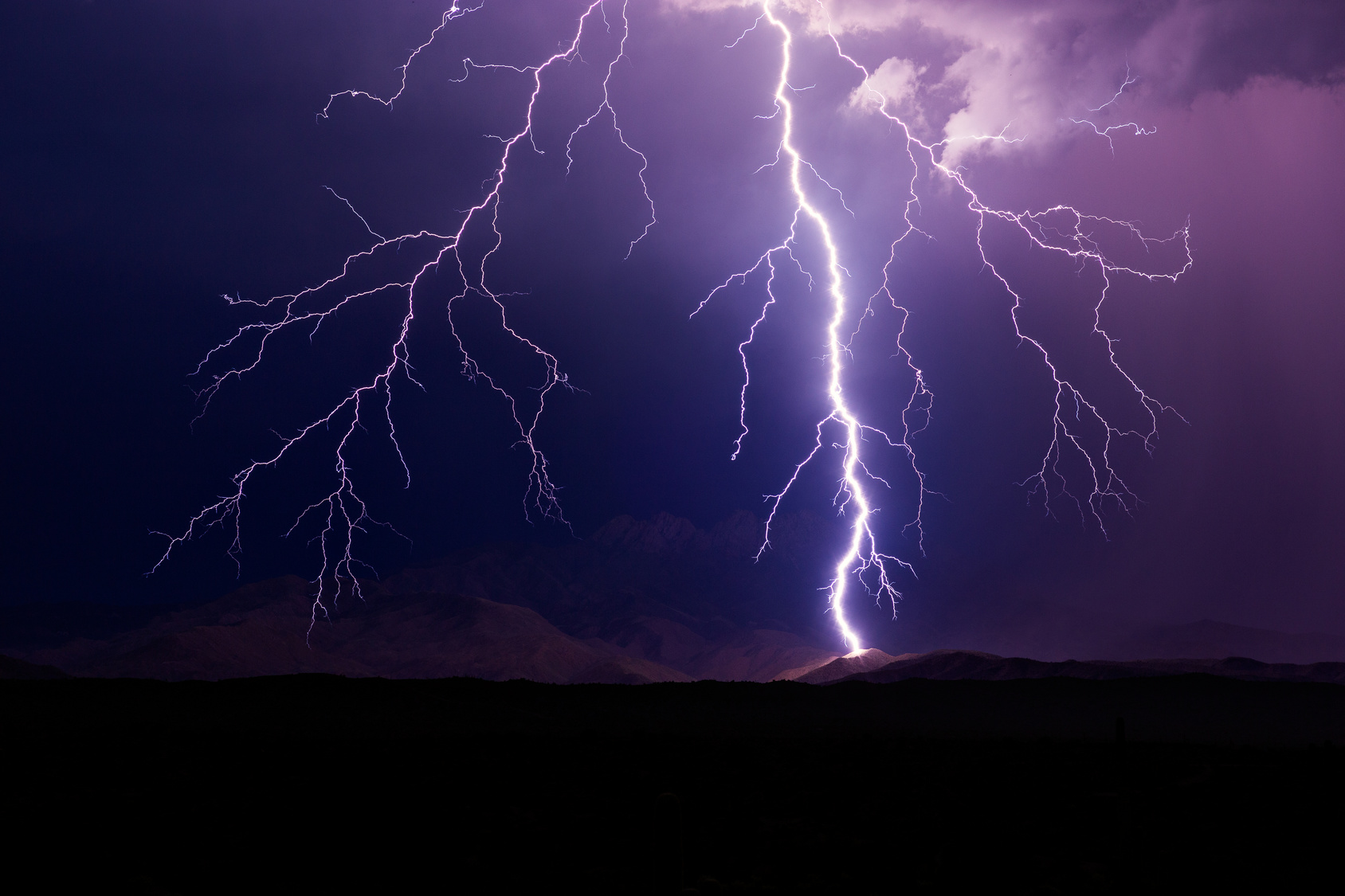 Grâce aux muons, une tension exceptionnelle a pu être mesurée dans un orage. © mdesigner125, fotolia