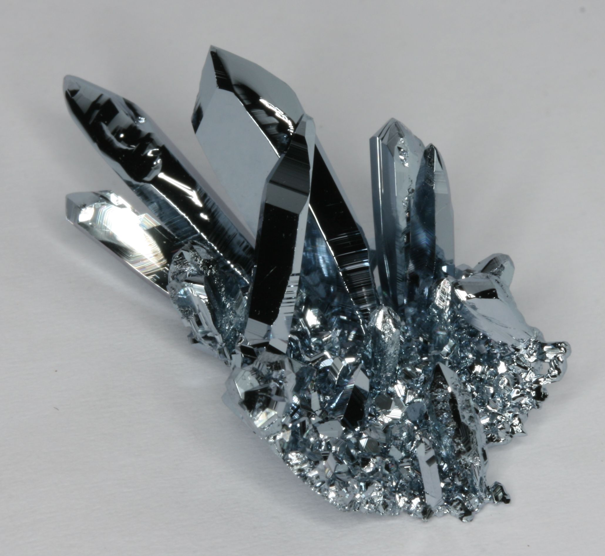 L'osmium est un métal gris-bleu brillant très difficile à produire. © Periodictableru, Wikimedia Commons, CC by 3.0