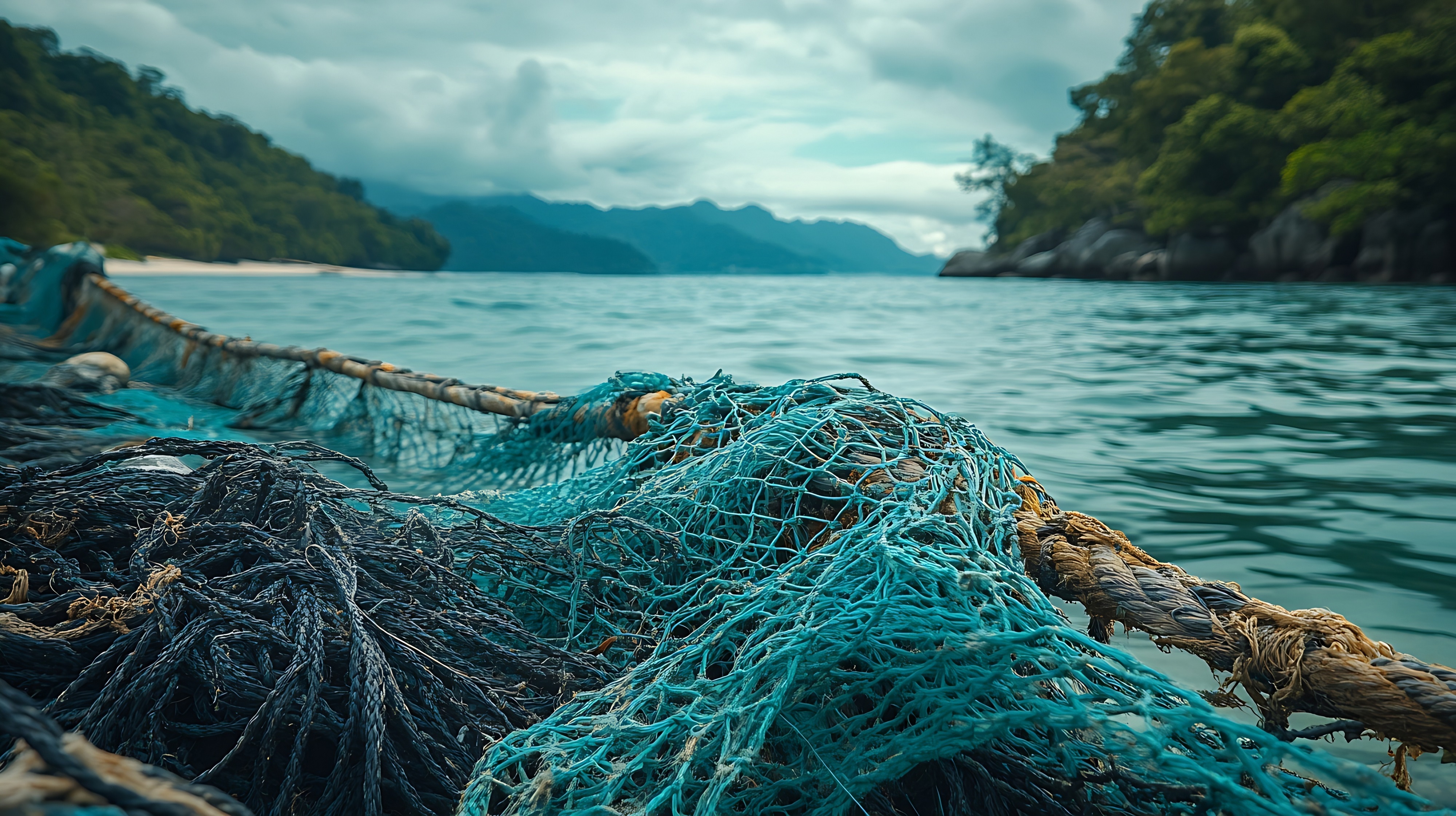 La pêche illégale a doublé ces 12 dernières années dans les eaux guyanaises, menaçant l’économie du pays, mais aussi la biodiversité locale. © The Little Hut, Adobe Stock (illustration générée par IA)