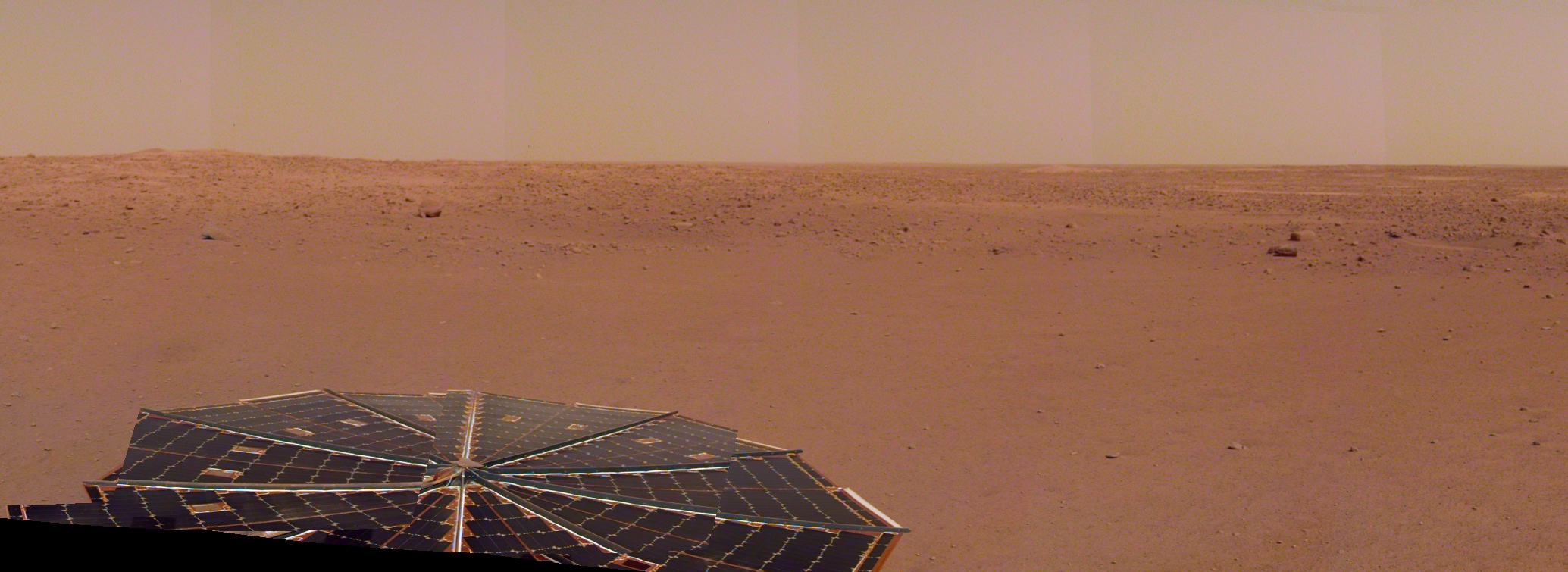 Panorama constitué à partir des images prises le 9 décembre 2018, quelques jours après son atterrissage sur Mars. © Nasa, JPL-Caltech