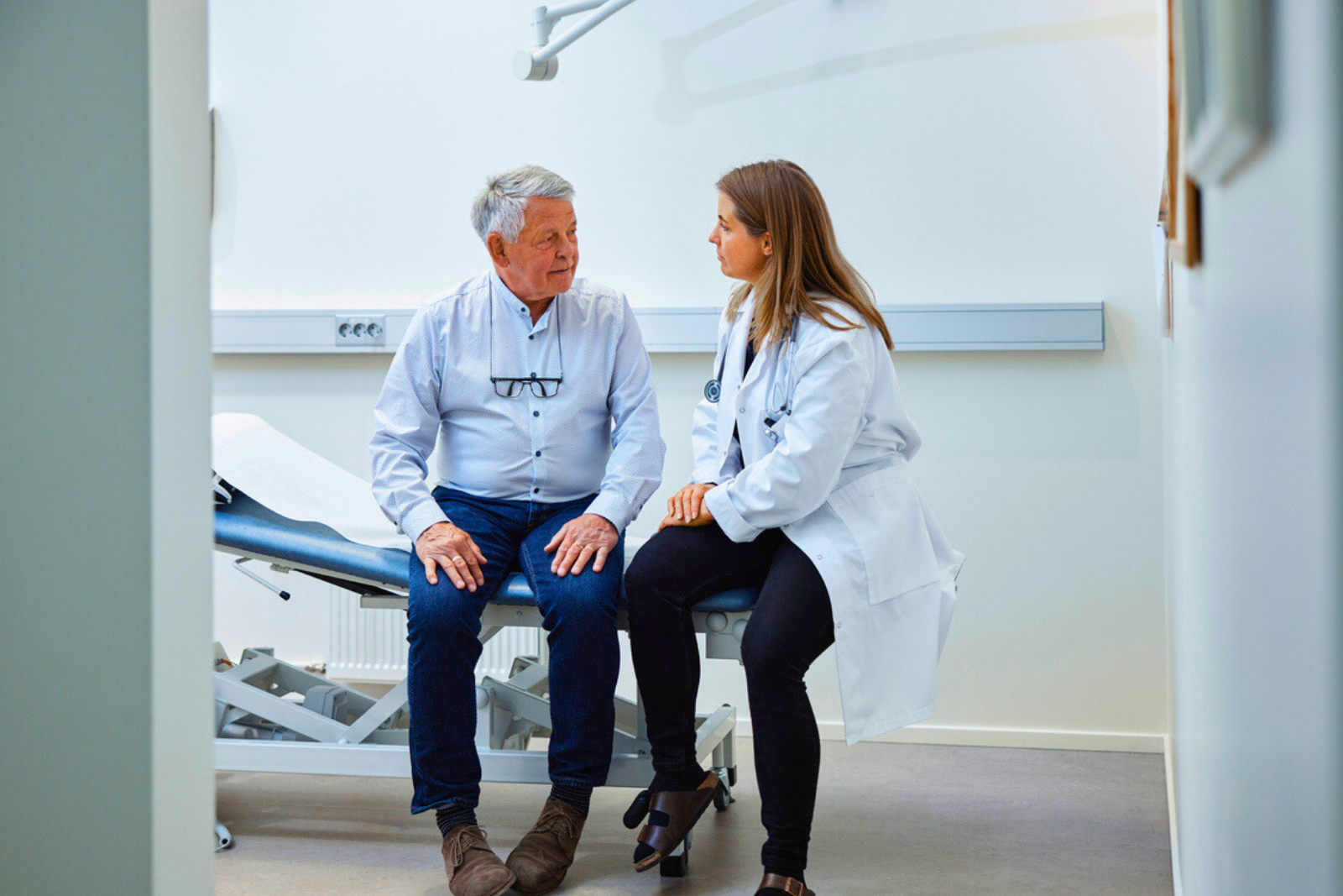 Un espoir inattendu contre Parkinson : tout se jouerait… dans vos intestins. © Portra, iStock