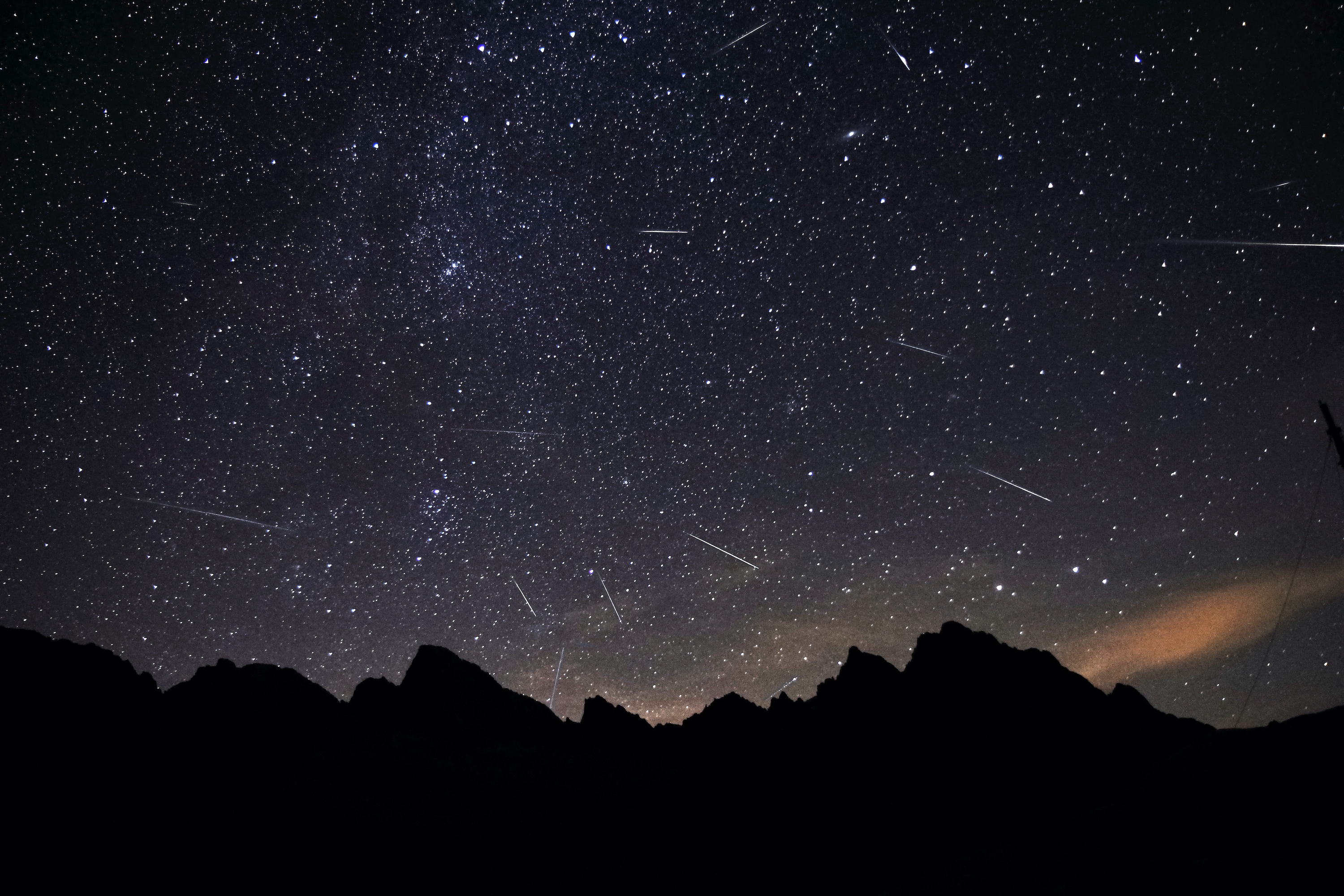 La pluie d'étoiles filantes des Perséides. © Marek, Adobe Stock