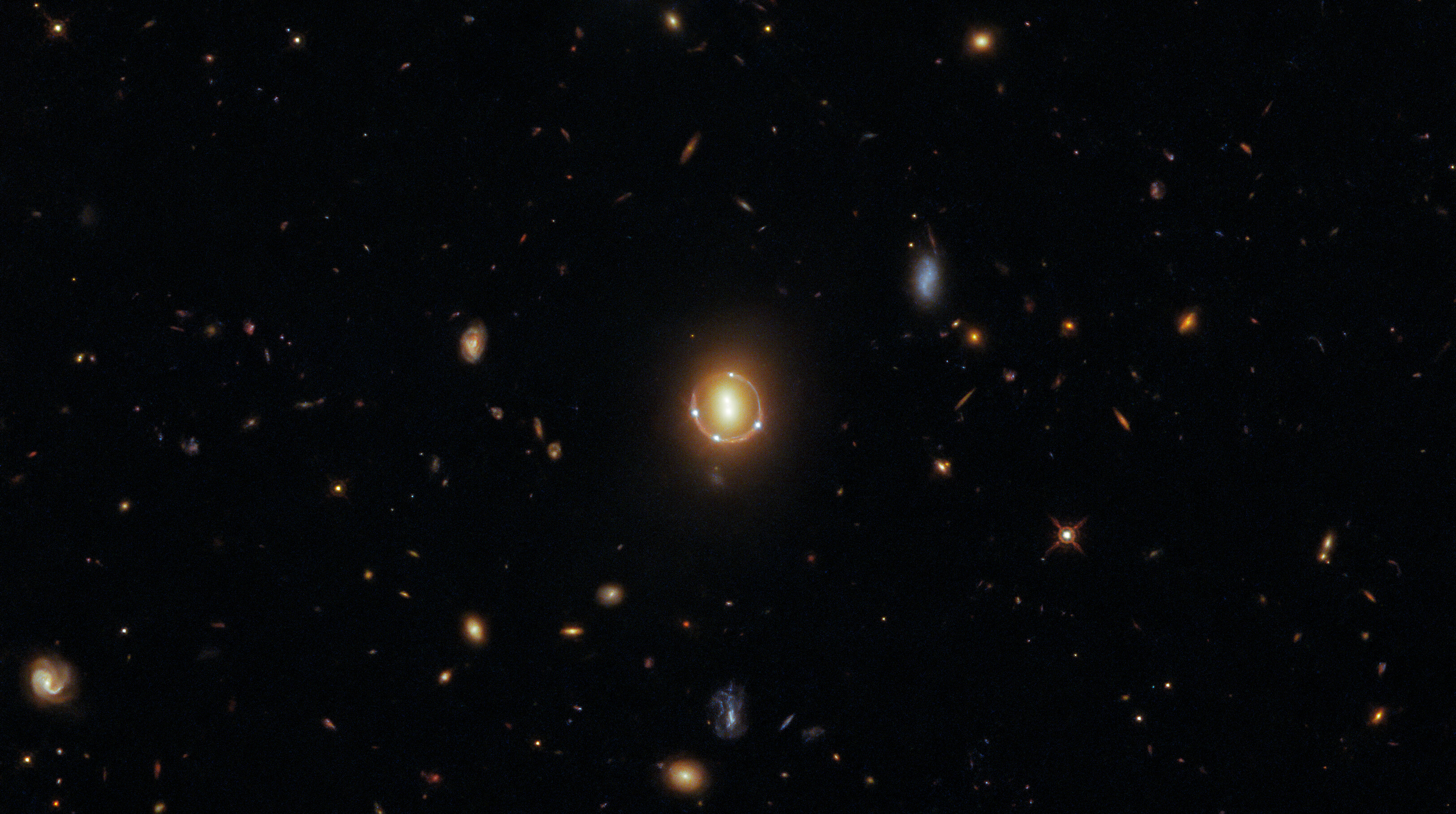 Magnifique anneau d'Einstein photographié par Hubble.&nbsp;© ESA, Hubble, Nasa, T. Treu, J. Schmidt