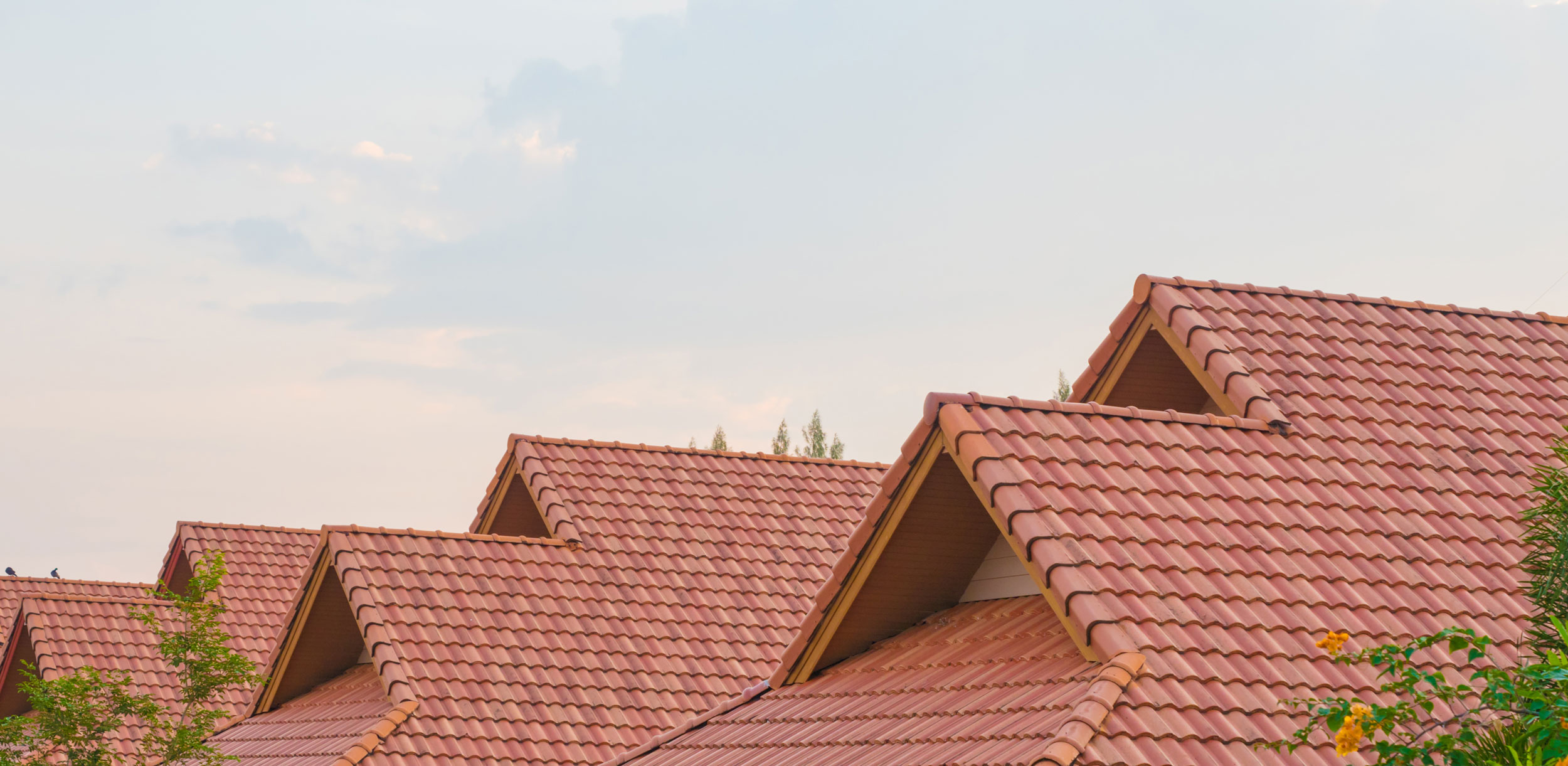 Trouvez tout ce qu'il faut savoir sur le prix d'une toiture au m². © boyhey, Adobe Stock