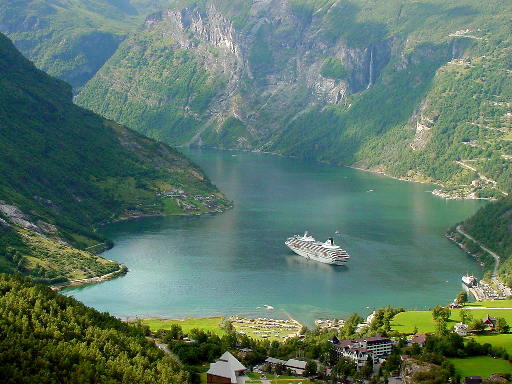 Croisière en Norvège dans le Geirangerfjord, inscrit sur la liste du patrimoine mondial de l'Unesco. © TravelingOtter, Flickr, cc by 2.0