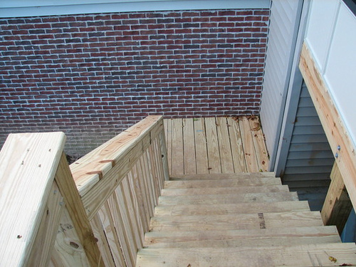 Construire un escalier extérieur et le sécuriser. © Mastahnke, Flickr, CC BY 2.0