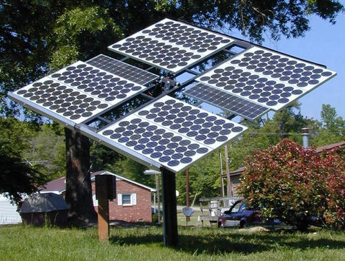 Des modules photovoltaïques différents pour des utilisations différentes. © Living Off Grid, Flickr, CC BY 2.0