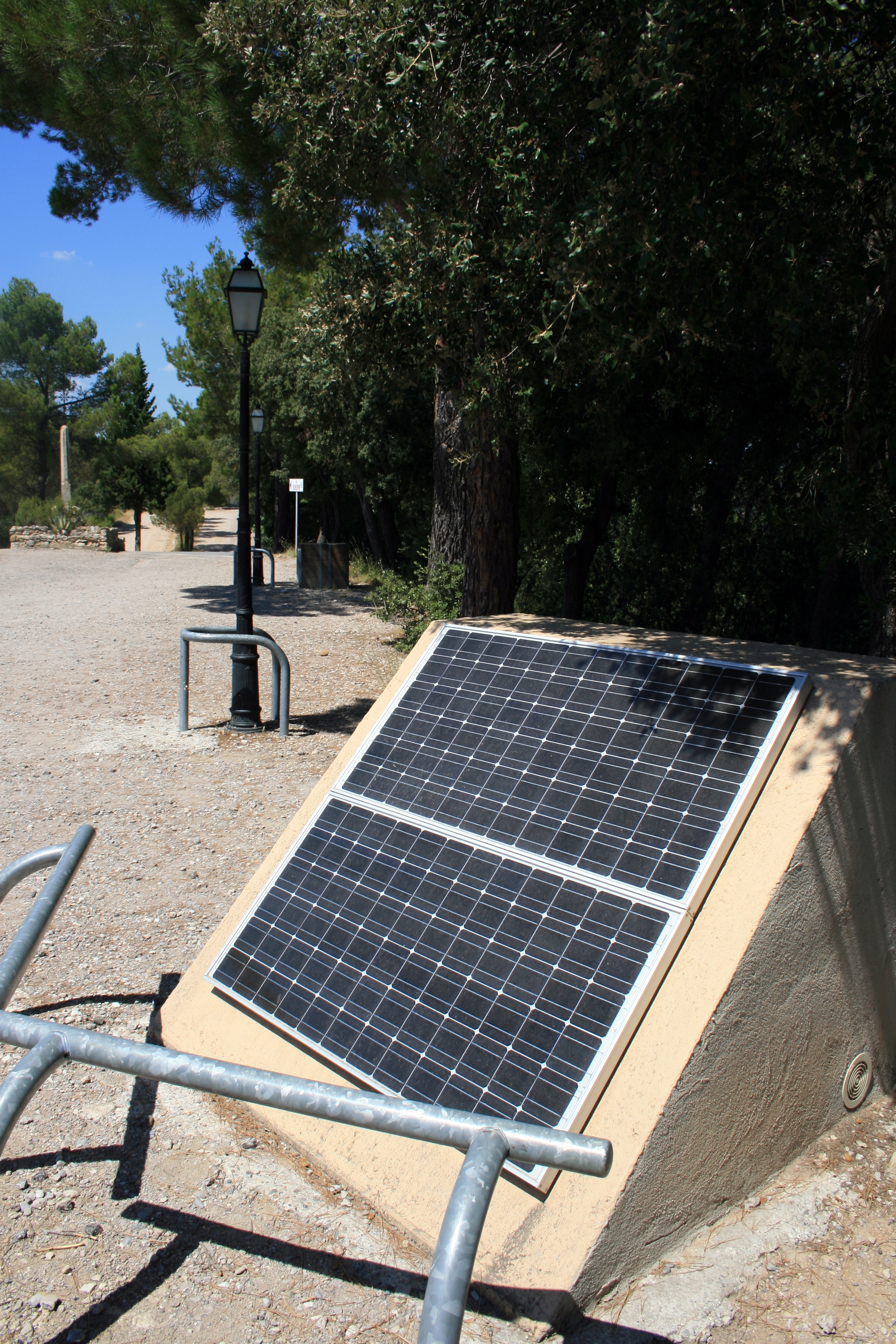 Un aérateur solaire est un dispositif écologique basé sur l'énergie solaire. © Jean-Louis Zimmermann, Flickr, CC BY 2.0