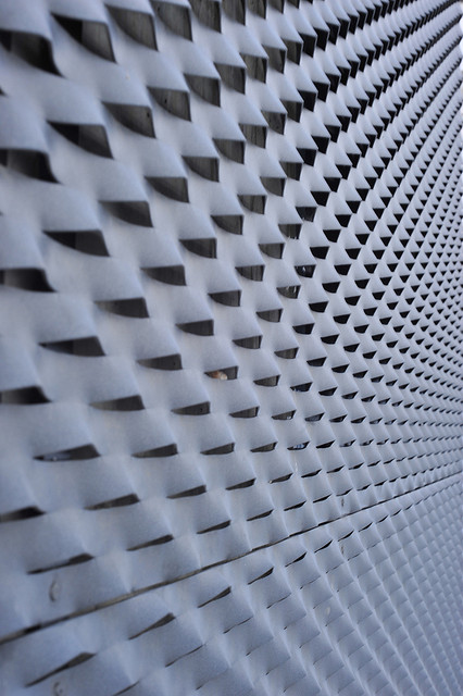 Bon isolant, un bardage métallique peut aussi apporter une touche de modernité à un bâtiment. © Dirty S., Flickr, cc by 2.0