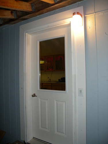 Le bloc-porte inclut l'huisserie, la porte et les ferrures. © Zieak, Flickr, CC BY 2.0