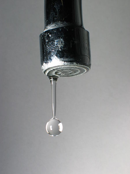 Réparer un robinet qui fuit nécessite le plus souvent de changer son joint d'étanchéité. © Dschwen, Wikimedia Commons, CC BY-SA 2.5