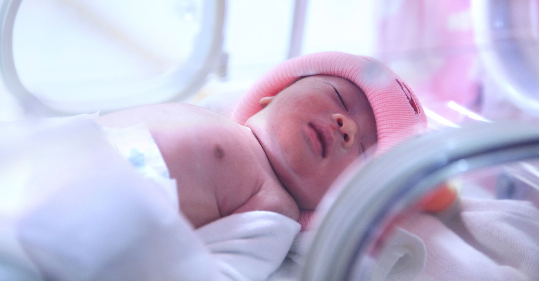 Une petite fille vient de naître, quelle est son espérance de vie ? © Naypong, Shutterstock