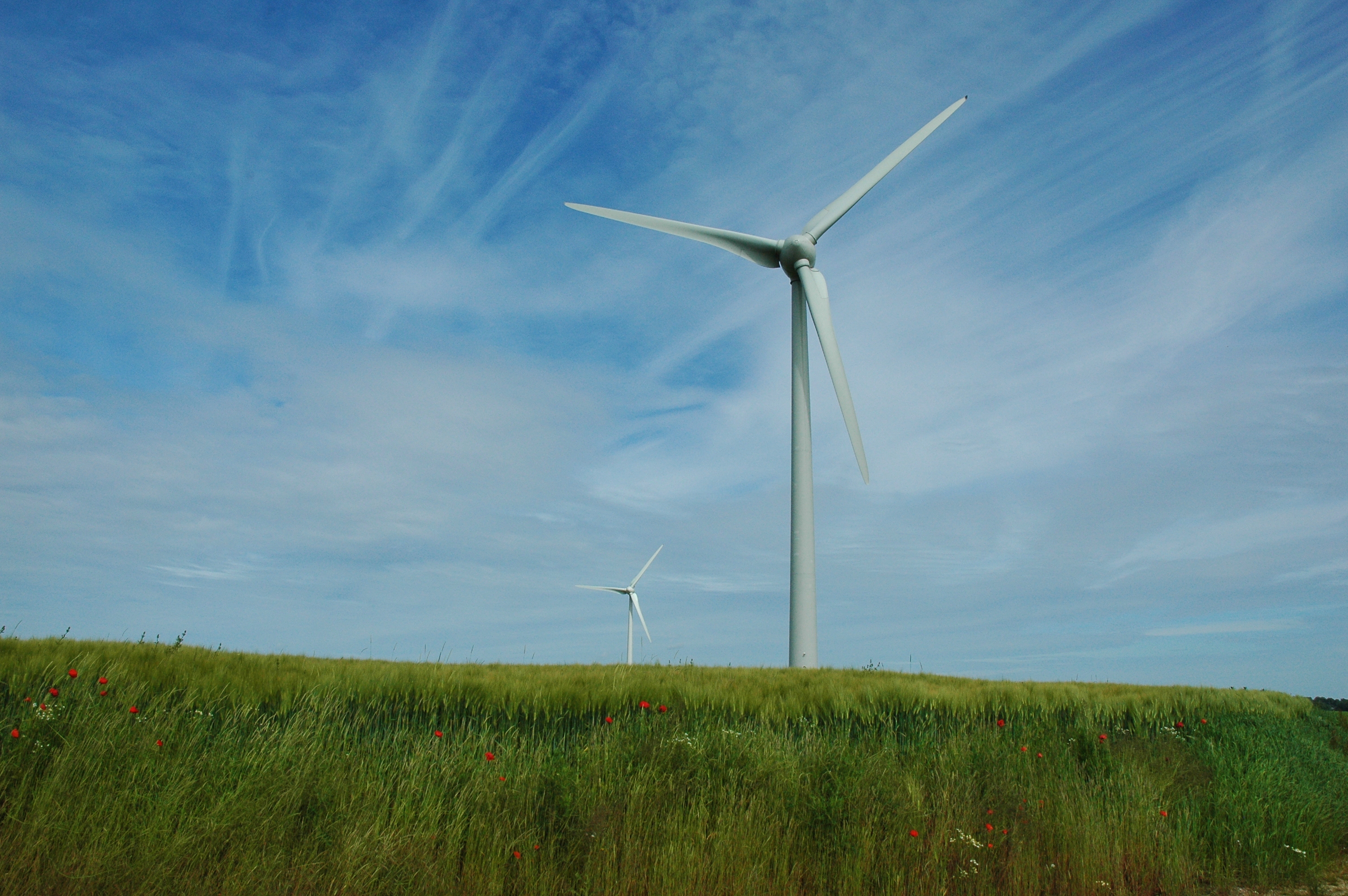 En image, une éolienne. D'ici 2020, l'énergie éolienne devrait produire jusqu'à 10 % de l'énergie électrique, en France.&nbsp;© isamiga76, Flickr, cc by&nbsp;2.0