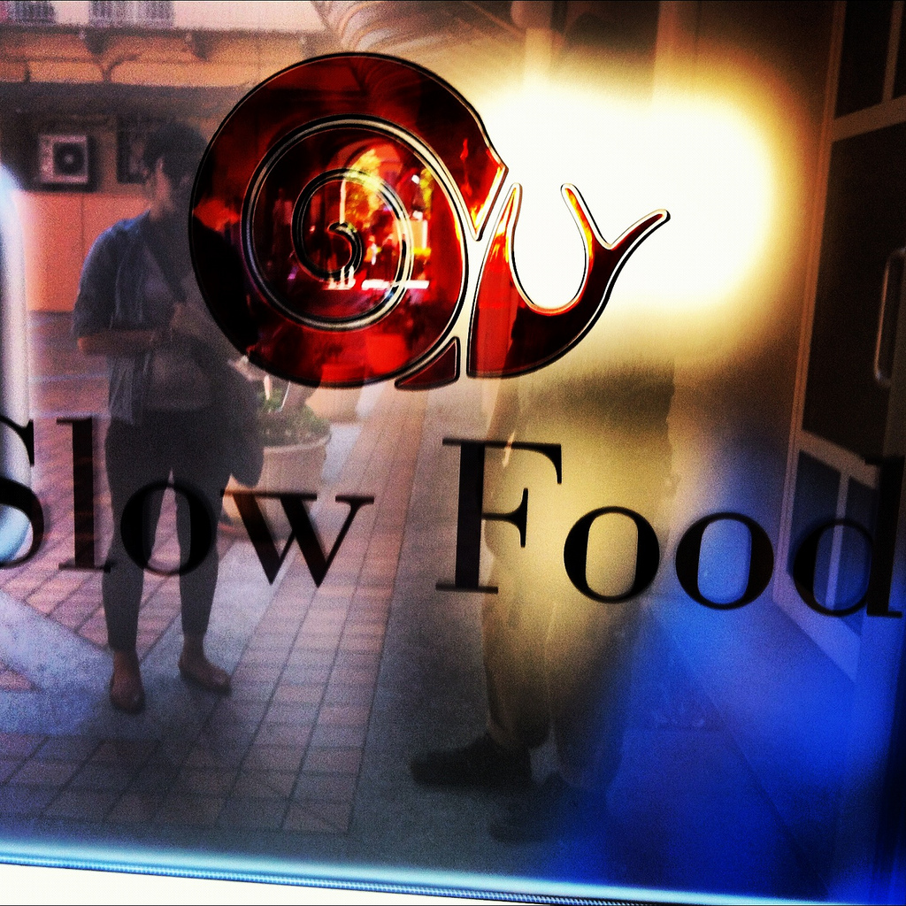 Le mouvement slow food (logo à l’image) est originaire de la ville d’Alba, en Italie. © John Herschell (Special*Dark), Flickr, cc by sa 2.0
