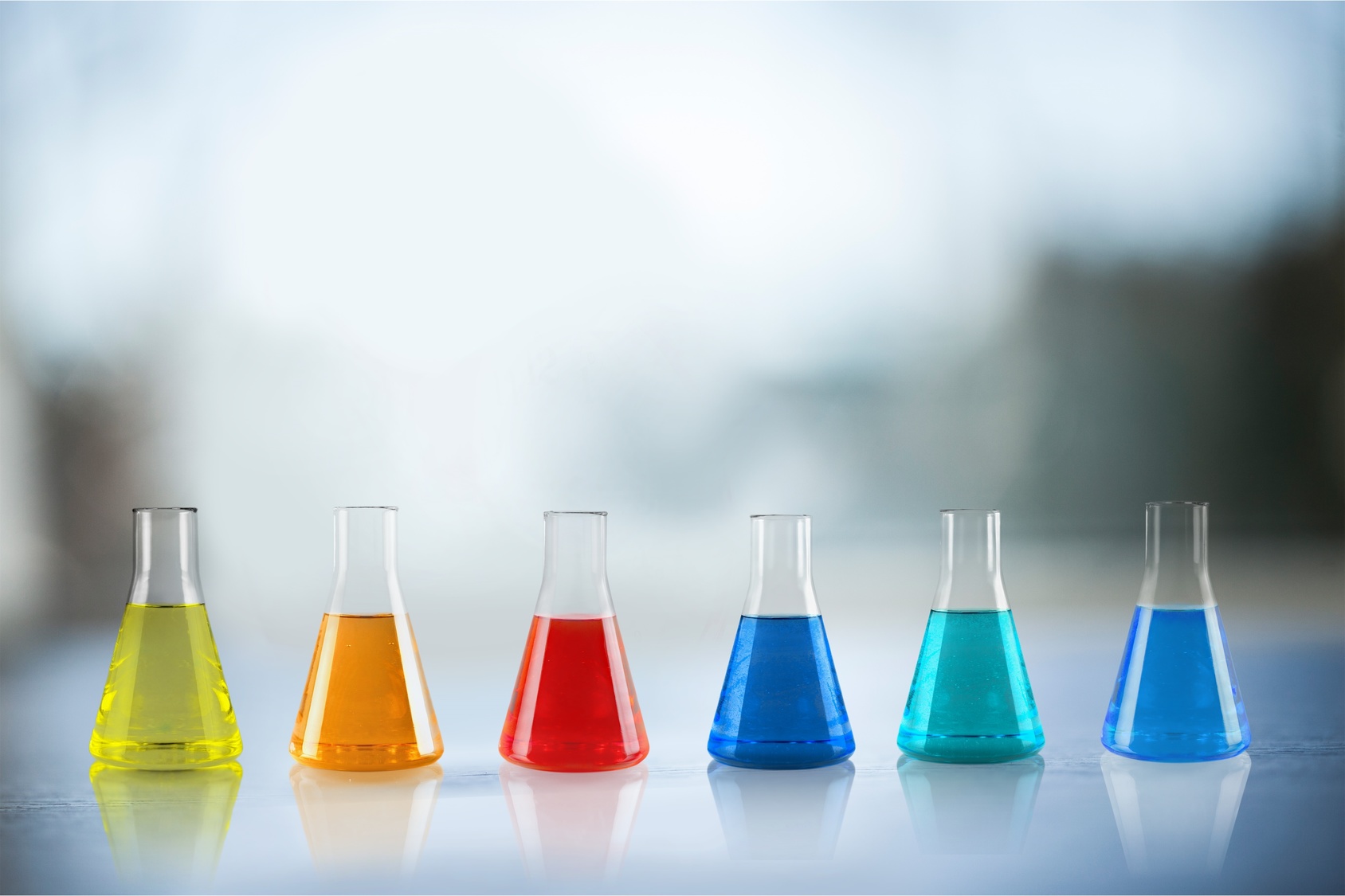 De nombreux produits chimiques naturels et artificiels servent de colorants. © BillionPhotos.com