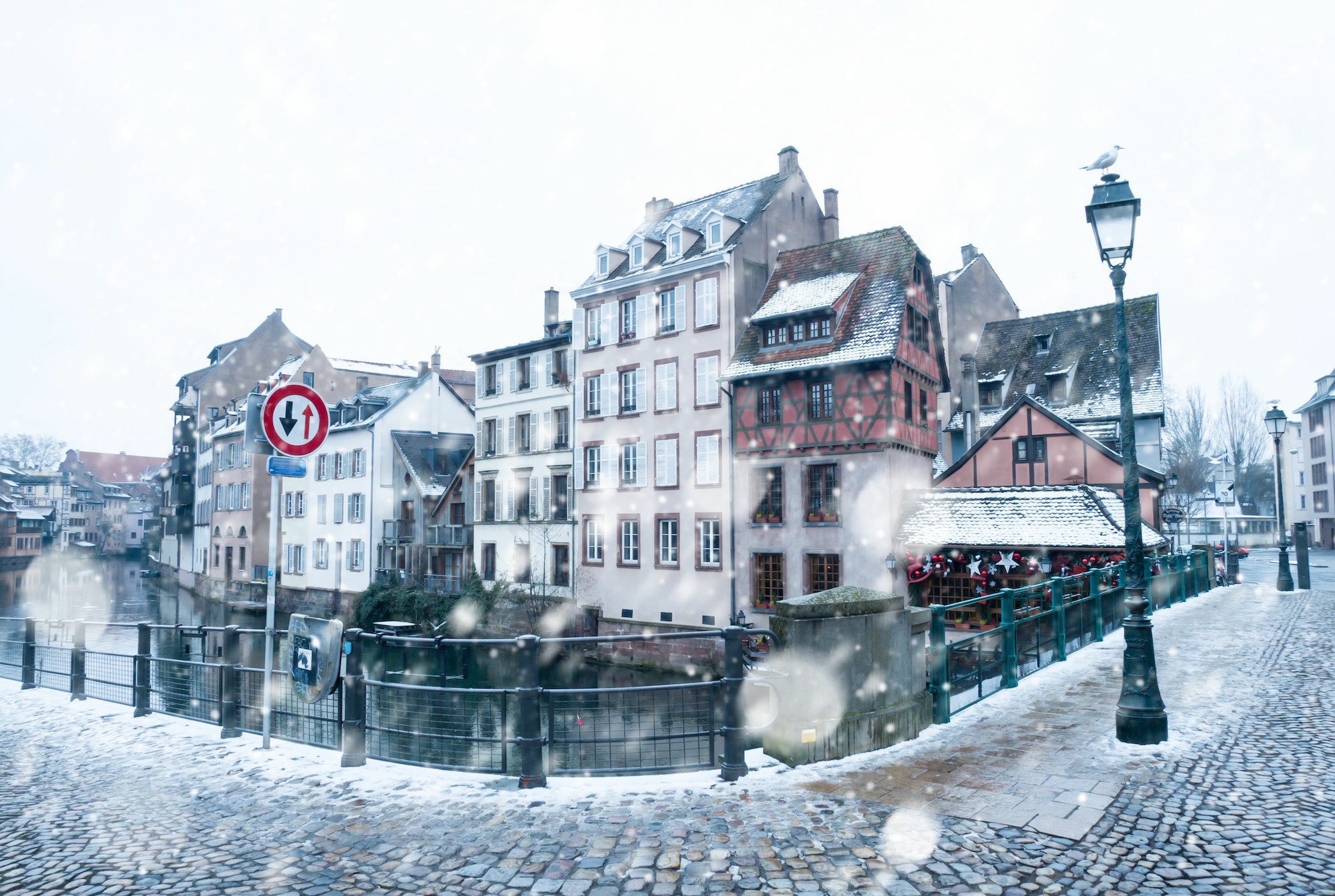 Strasbourg en hiver sous la neige. © Alexi Tauzin, Adobe Stock