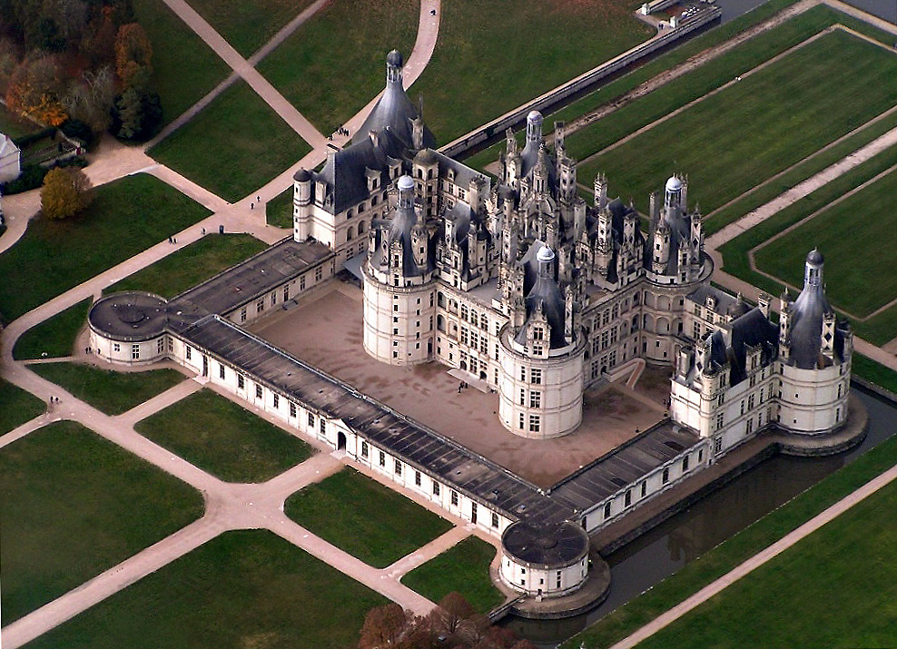 Vue du château de Chambord, l’un des plus célèbres des châteaux de la Renaissance. Il est entré au patrimoine mondial de l’Unesco en 1981. © Elementerre, Wikimedia Commons, cc by sa 3.0