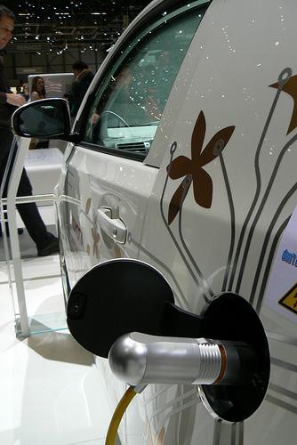 Le choix d’une voiture écologique repose sur sa consommation en carburant, les pollutions émises et la quantité de CO2 rejetée. © T.M.O.F. CC by-sa