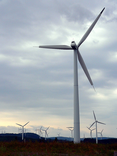 Une éolienne conventionnelle à 3 pales. © Dr Papillon and Hoedic CC by-nc-sa 2.0